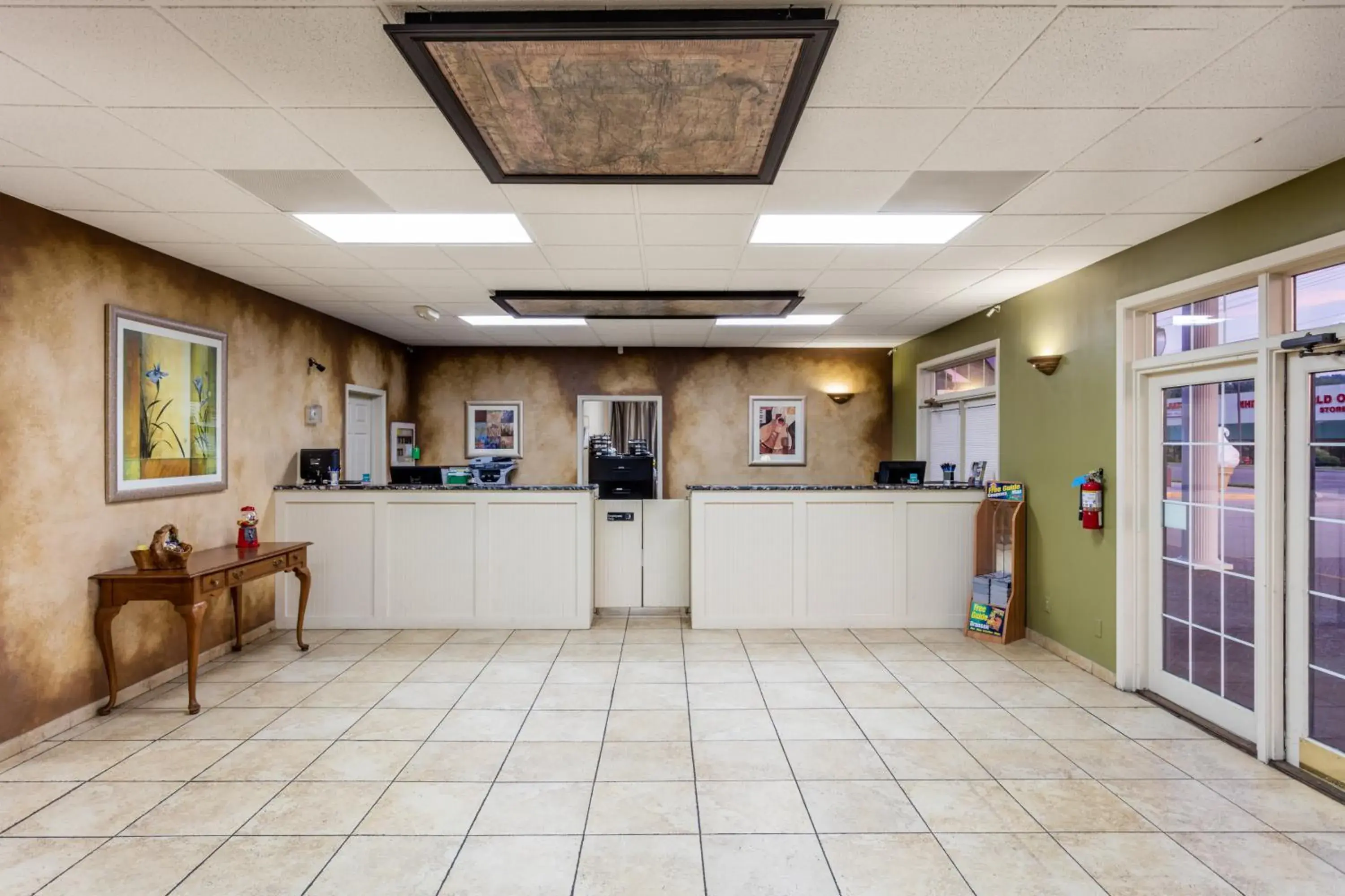 Lobby or reception in Angel Inn Near IMAX, a Travelodge by Wyndham Lobby or reception in Angel Inn Near IMAX, a Travelodge by Wyndham