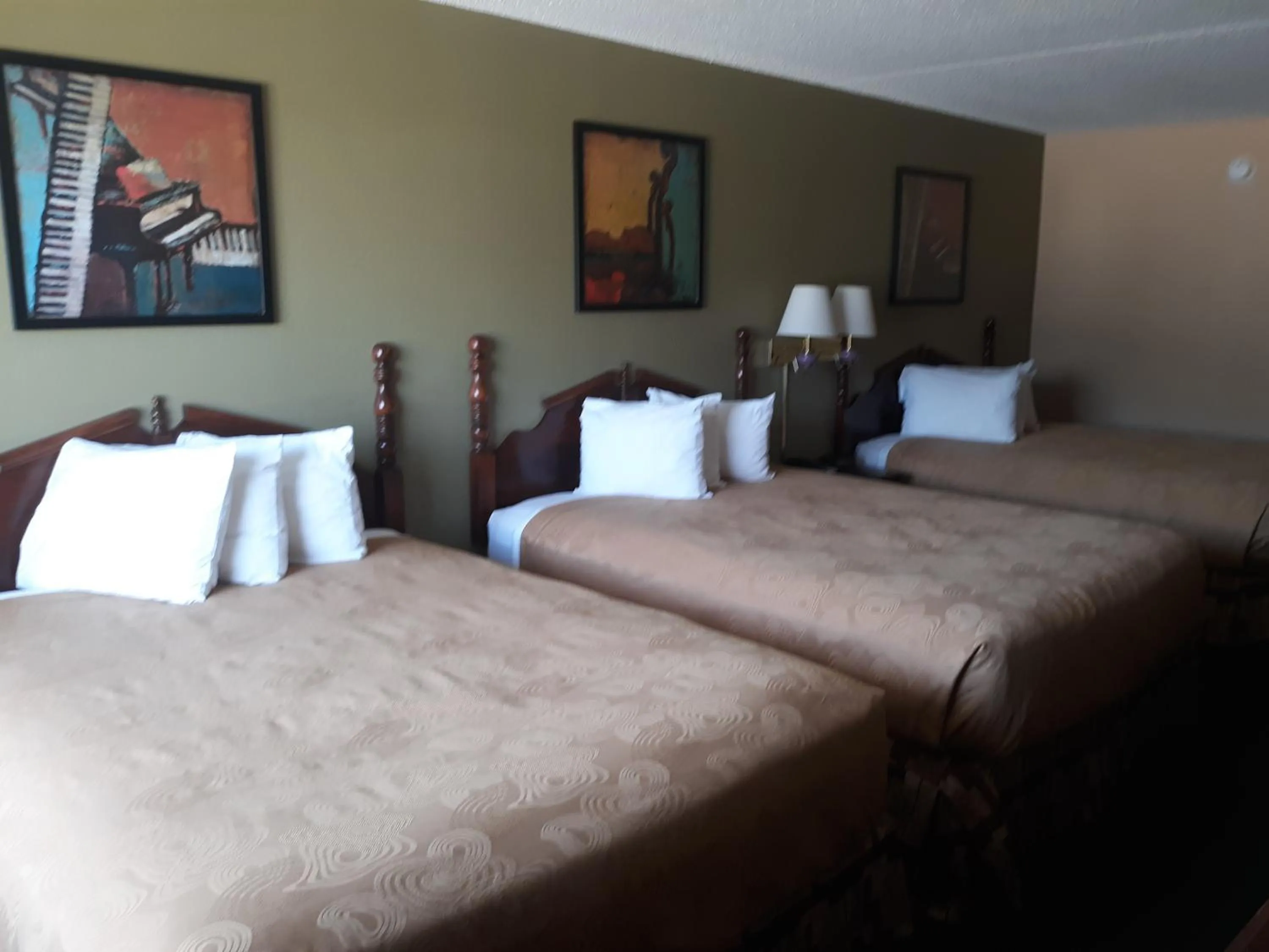 City view, Bed in Angel Inn Near IMAX, a Travelodge by Wyndham