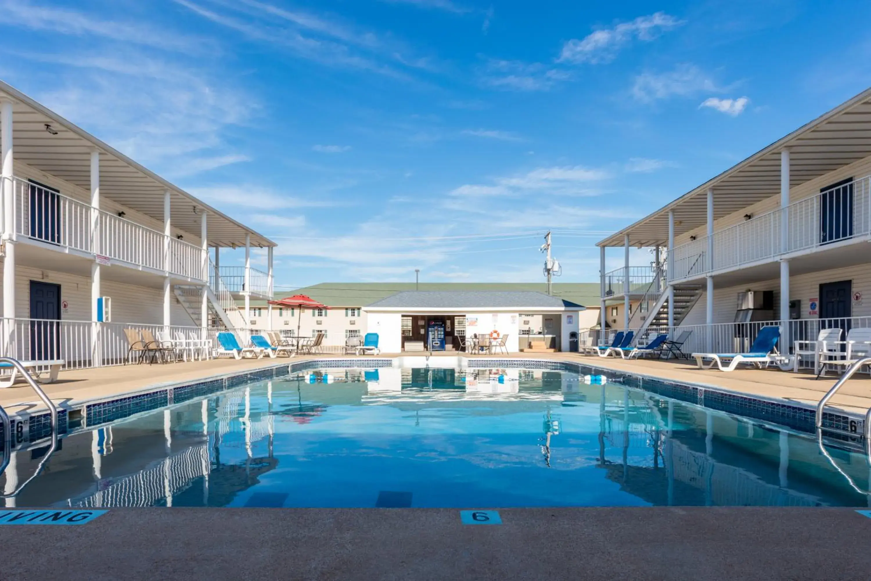 Swimming pool in Angel Inn Near IMAX, a Travelodge by Wyndham Swimming pool in Angel Inn Near IMAX, a Travelodge by Wyndham