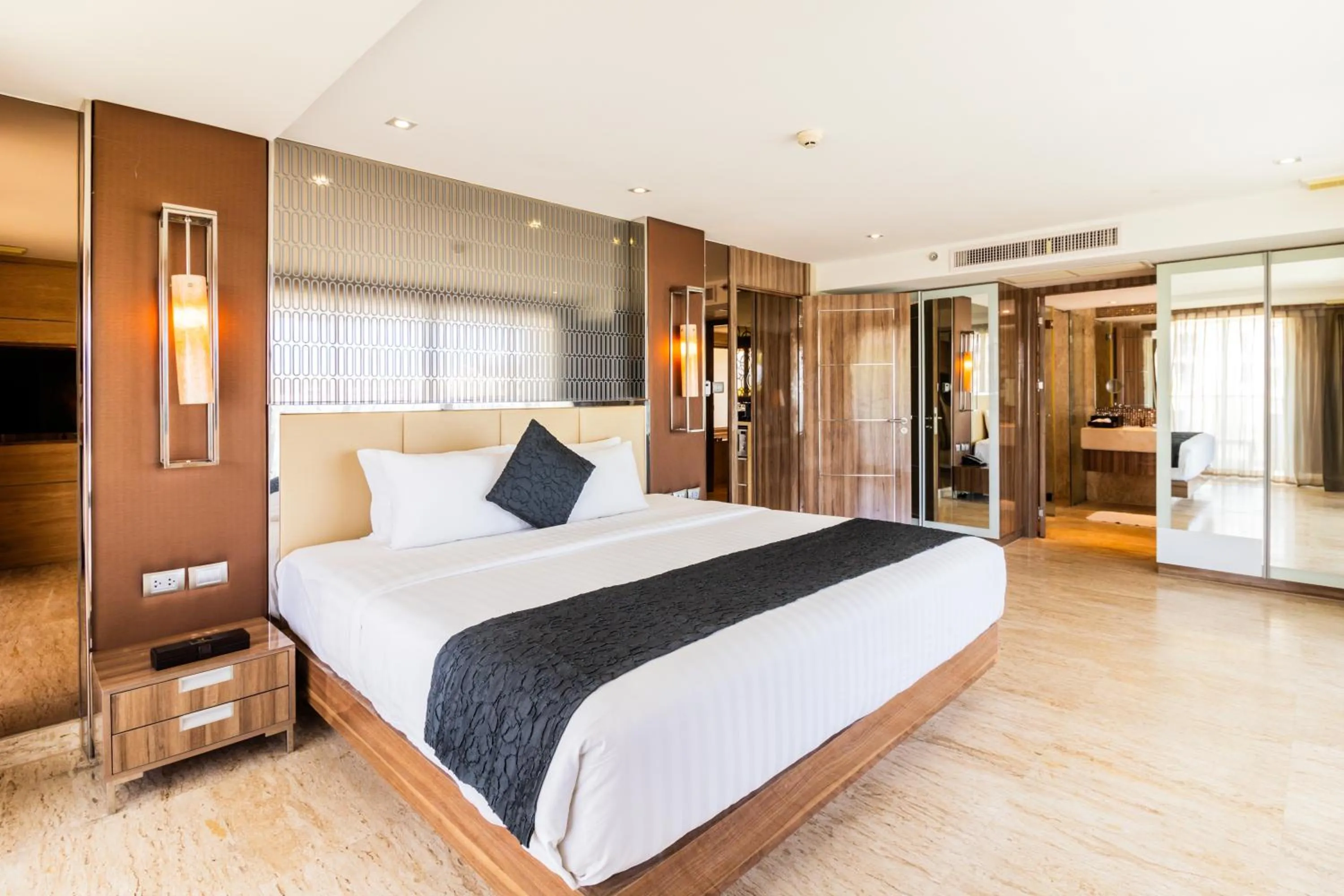 Bed in The Sanctuary Resort Pattaya, BW Signature Collection