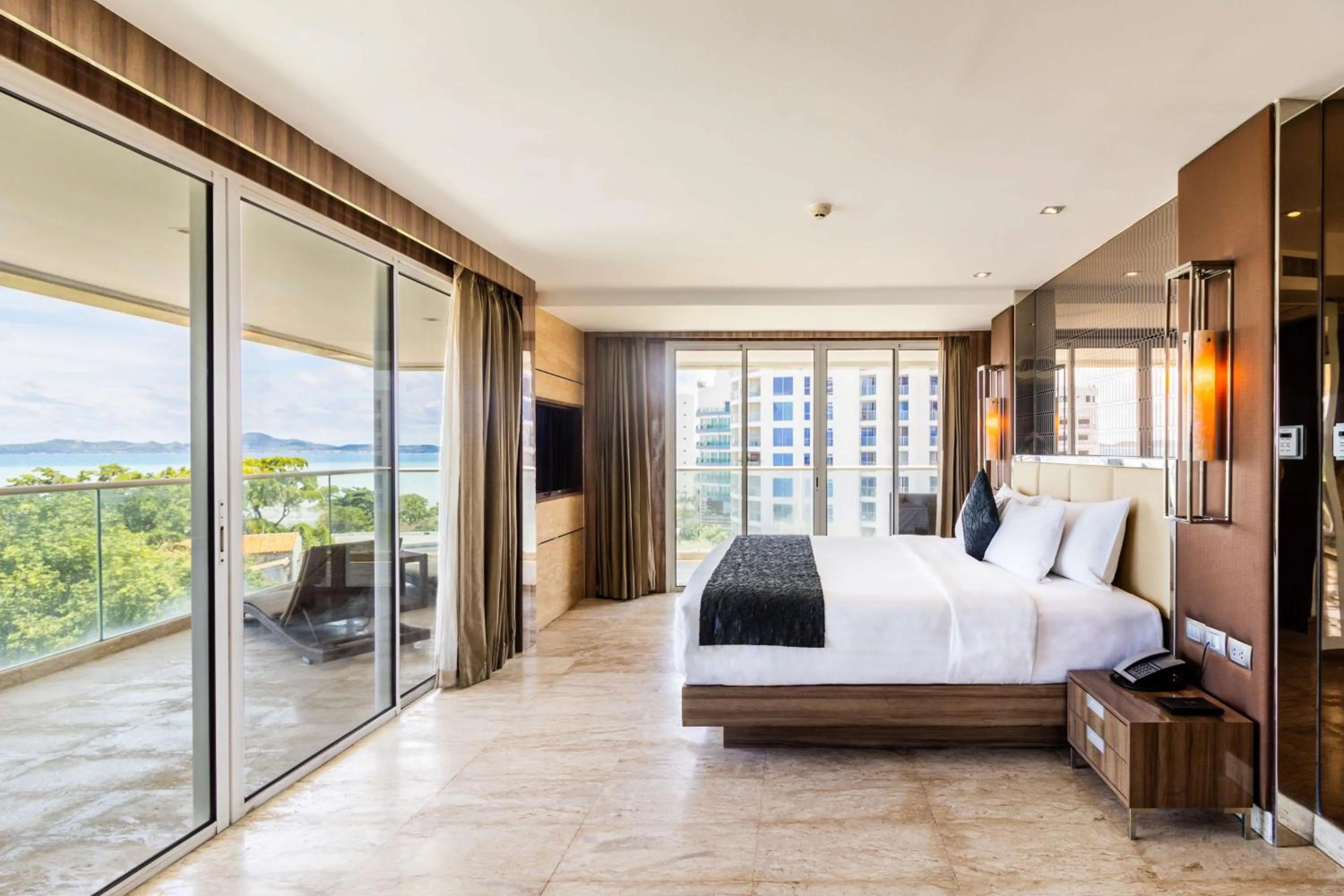 Bedroom, Bed in The Sanctuary Resort Pattaya, BW Signature Collection