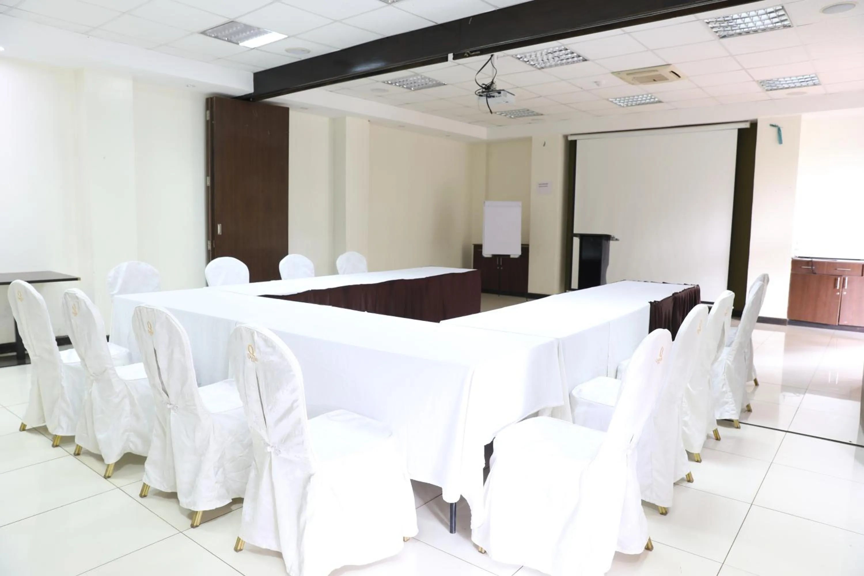 Meeting/conference room in Qaribu Inn Boutique Hotel Nairobi