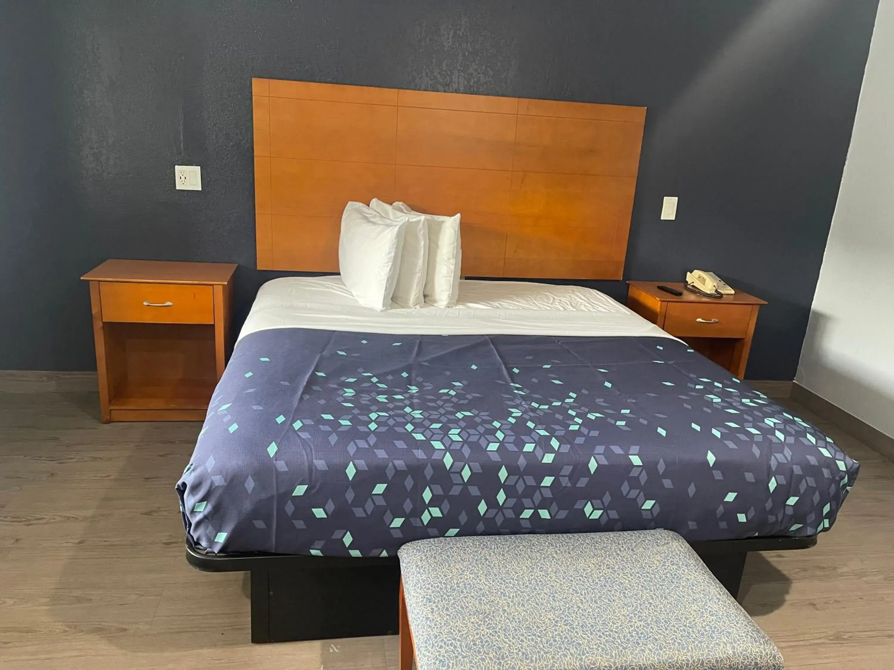 Bed in Americas Best Value Inn-Savannah Bed in Americas Best Value Inn-Savannah