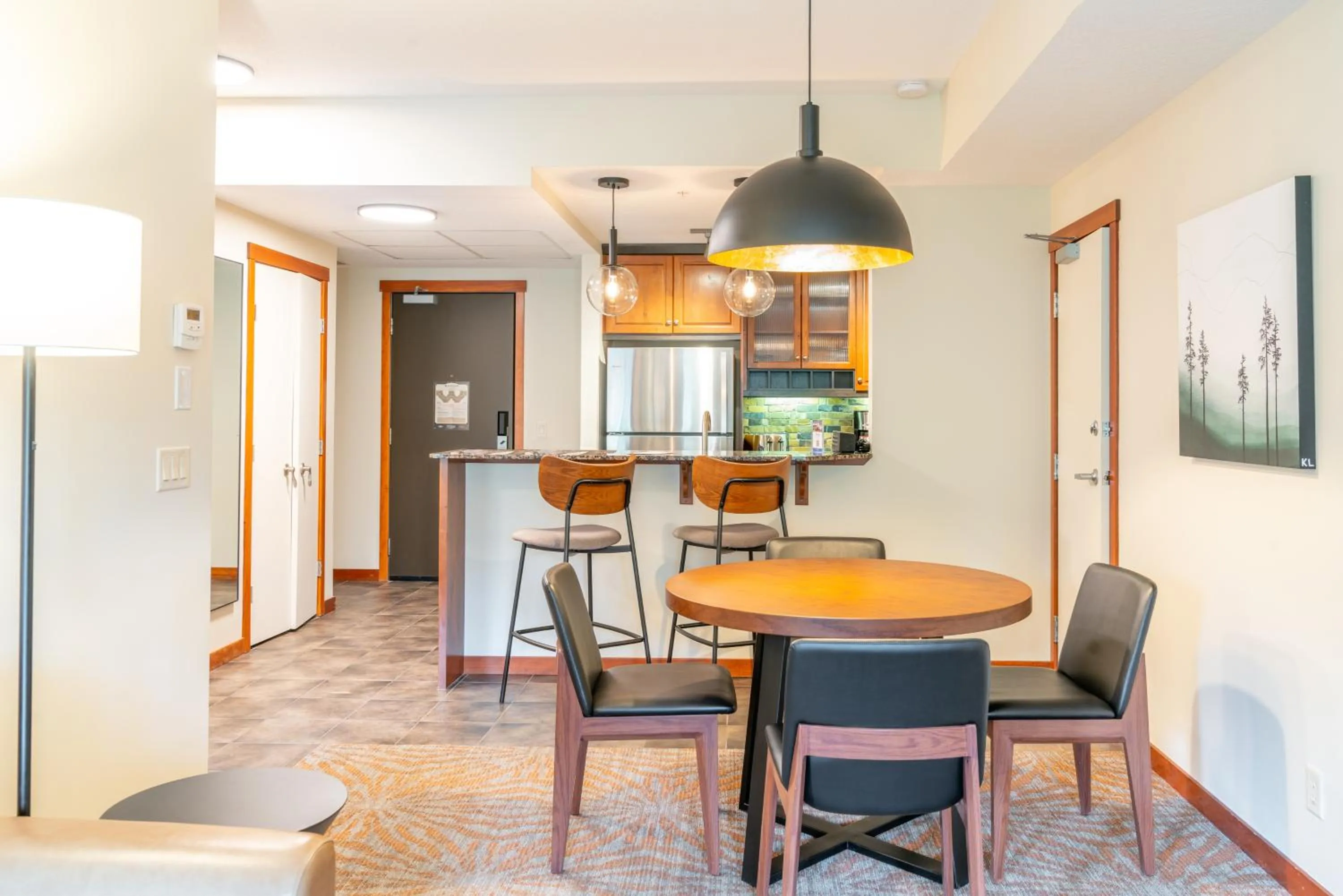 Living room in Blackstone Mountain Lodge by CLIQUE