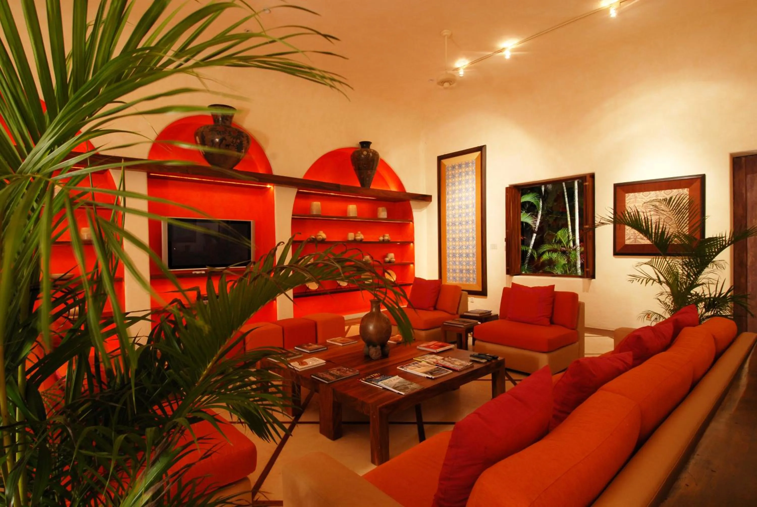 Communal lounge/ TV room in Las Alamandas