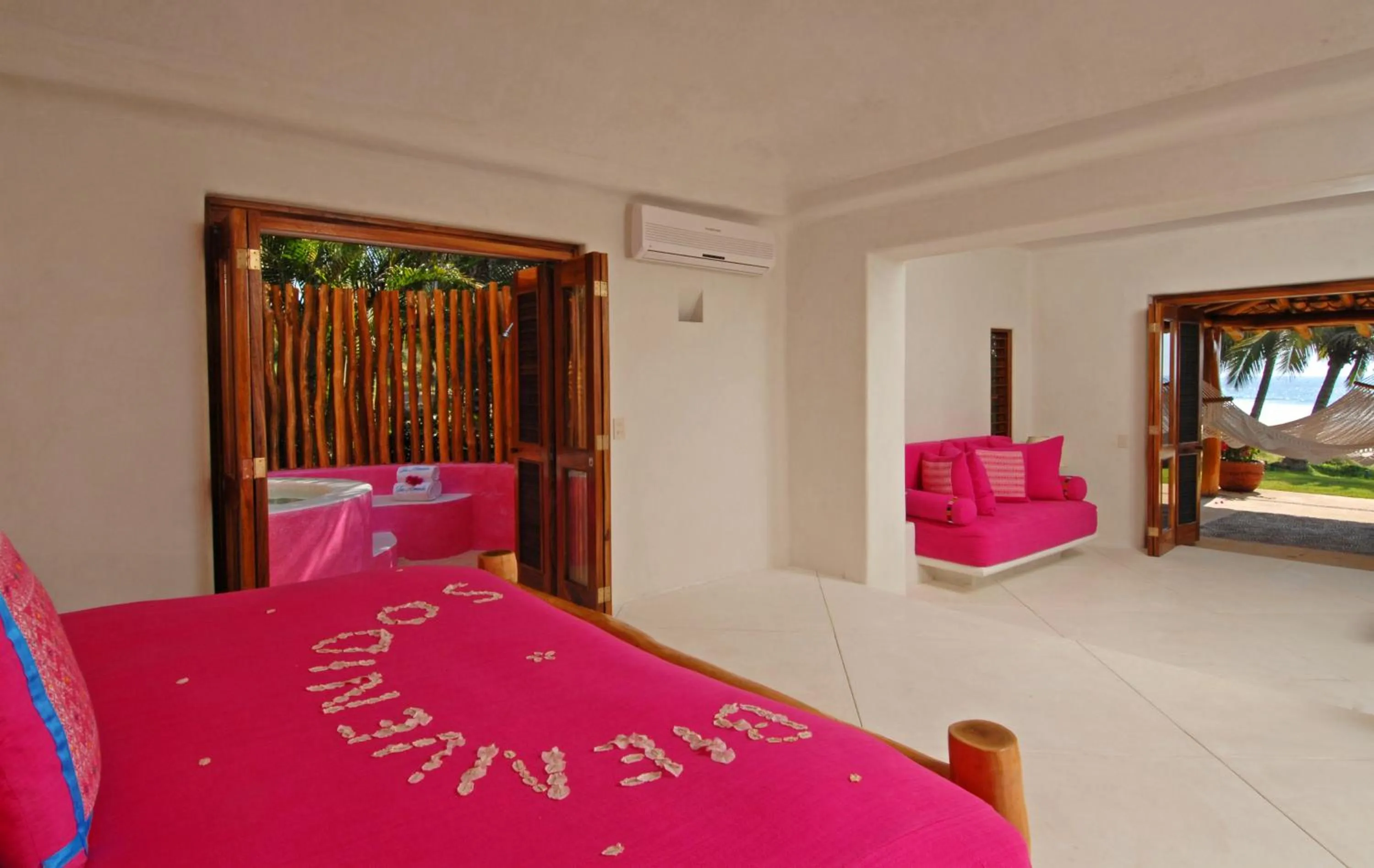 View (from property/room), Bed in Las Alamandas