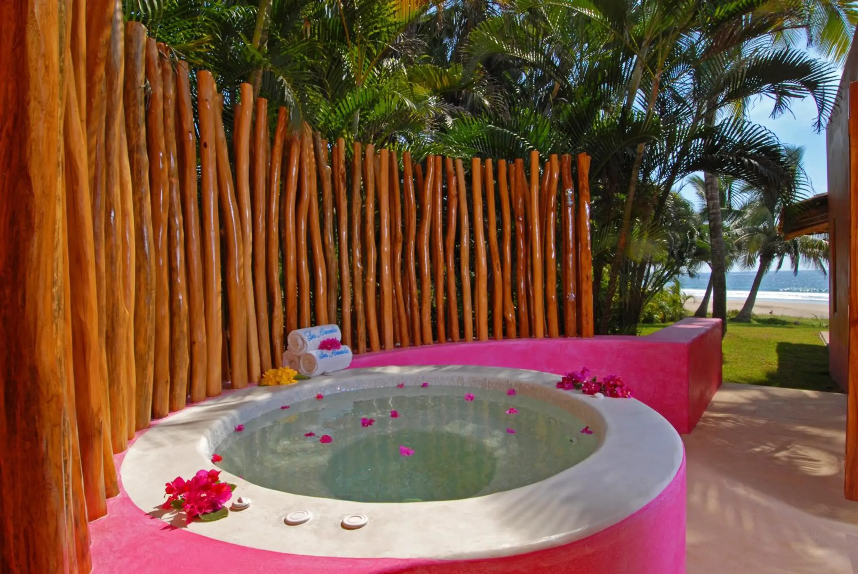 Facade/entrance in Las Alamandas Facade/entrance in Las Alamandas