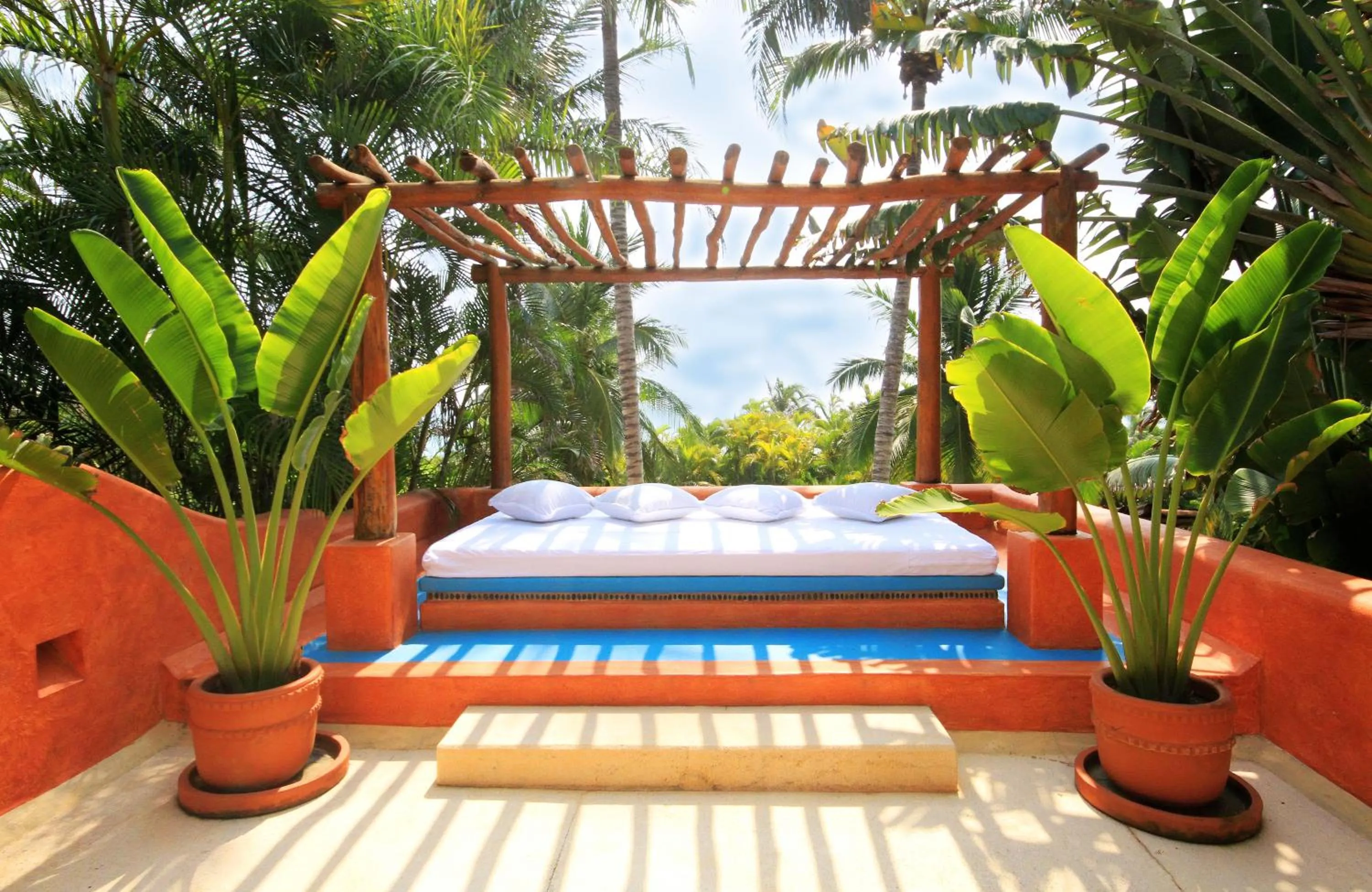 Balcony/Terrace, Bed in Las Alamandas