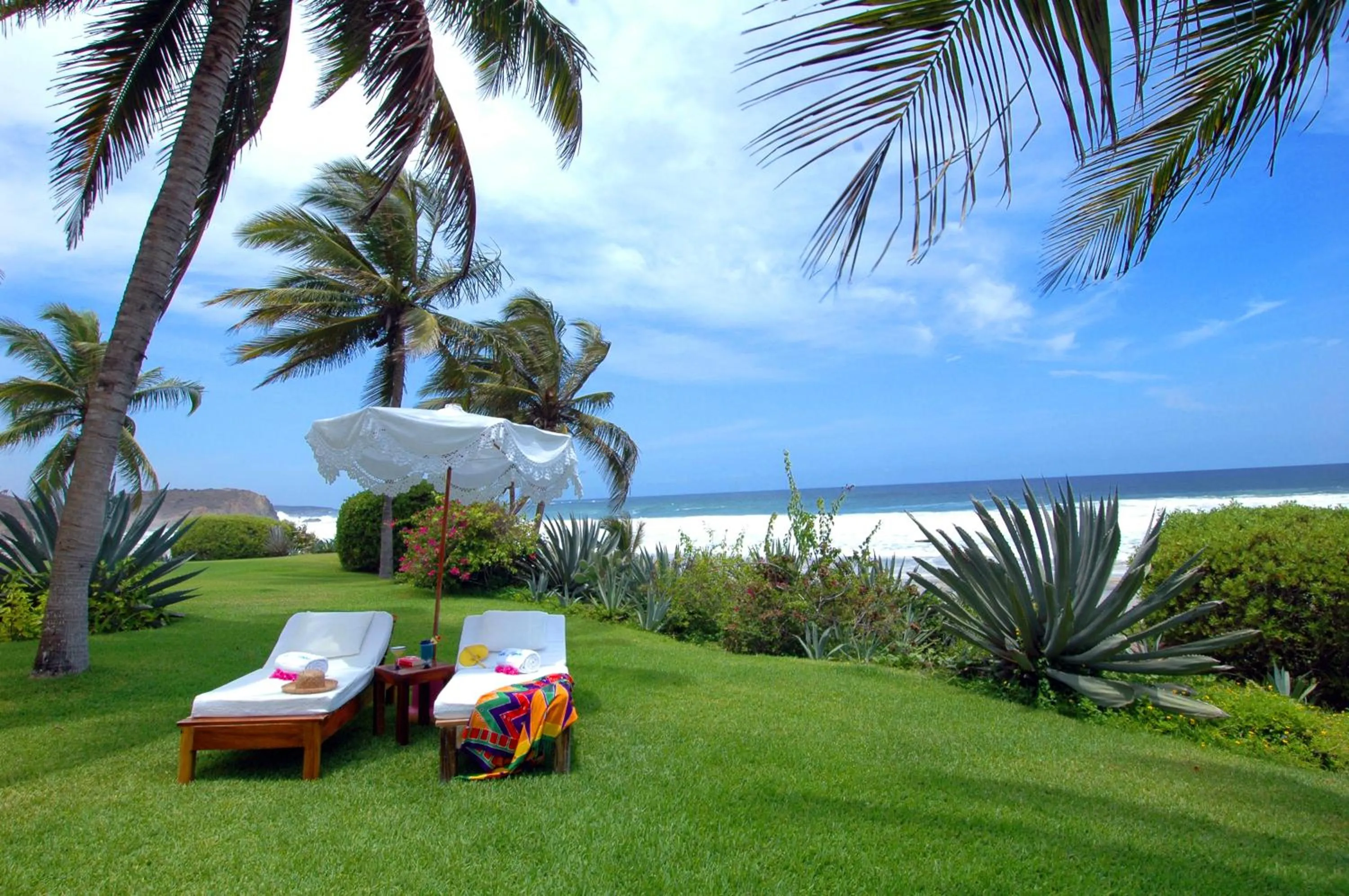 Facade/entrance in Las Alamandas