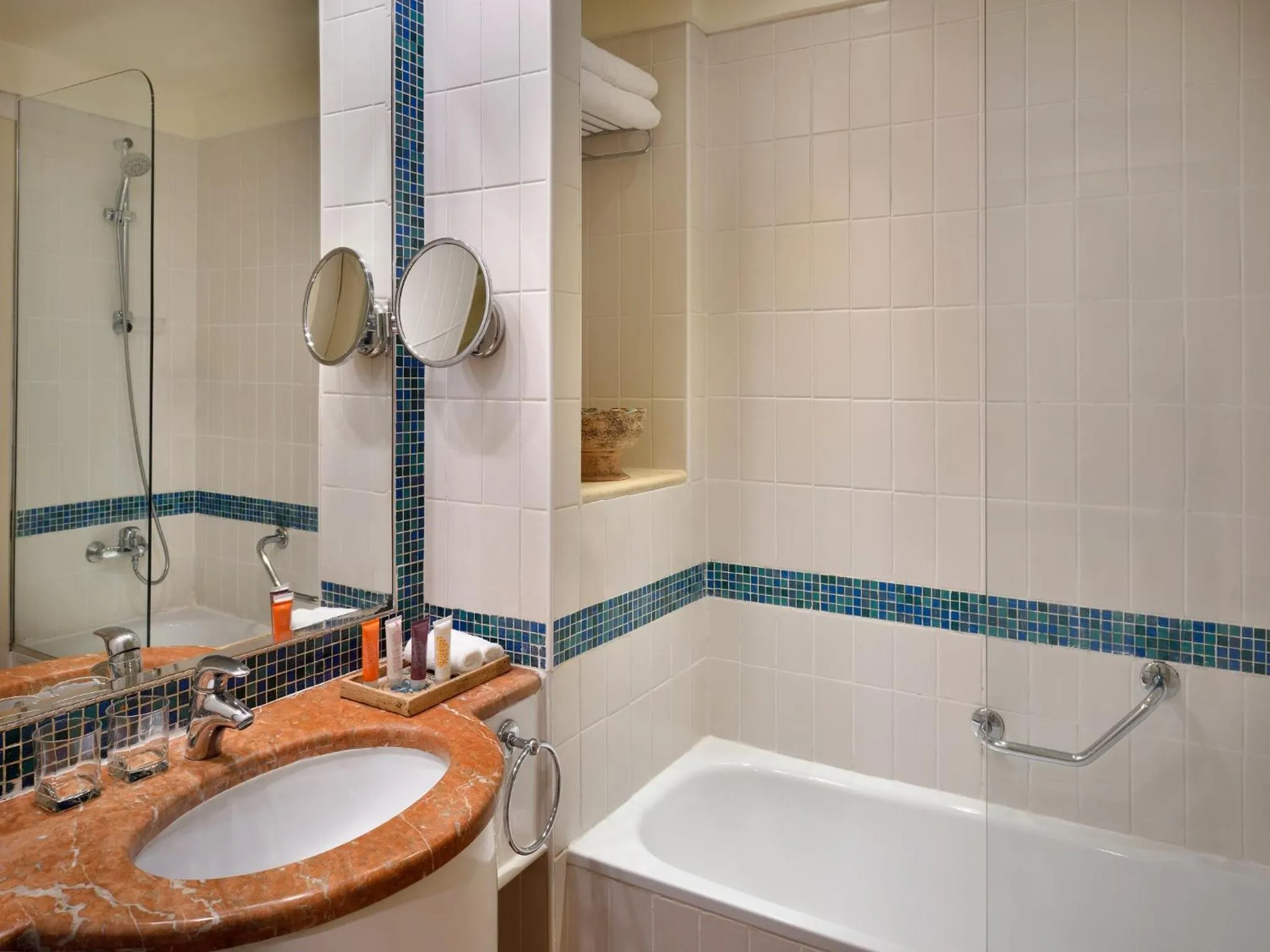 Shower in Mövenpick Resort & Spa Dead Sea