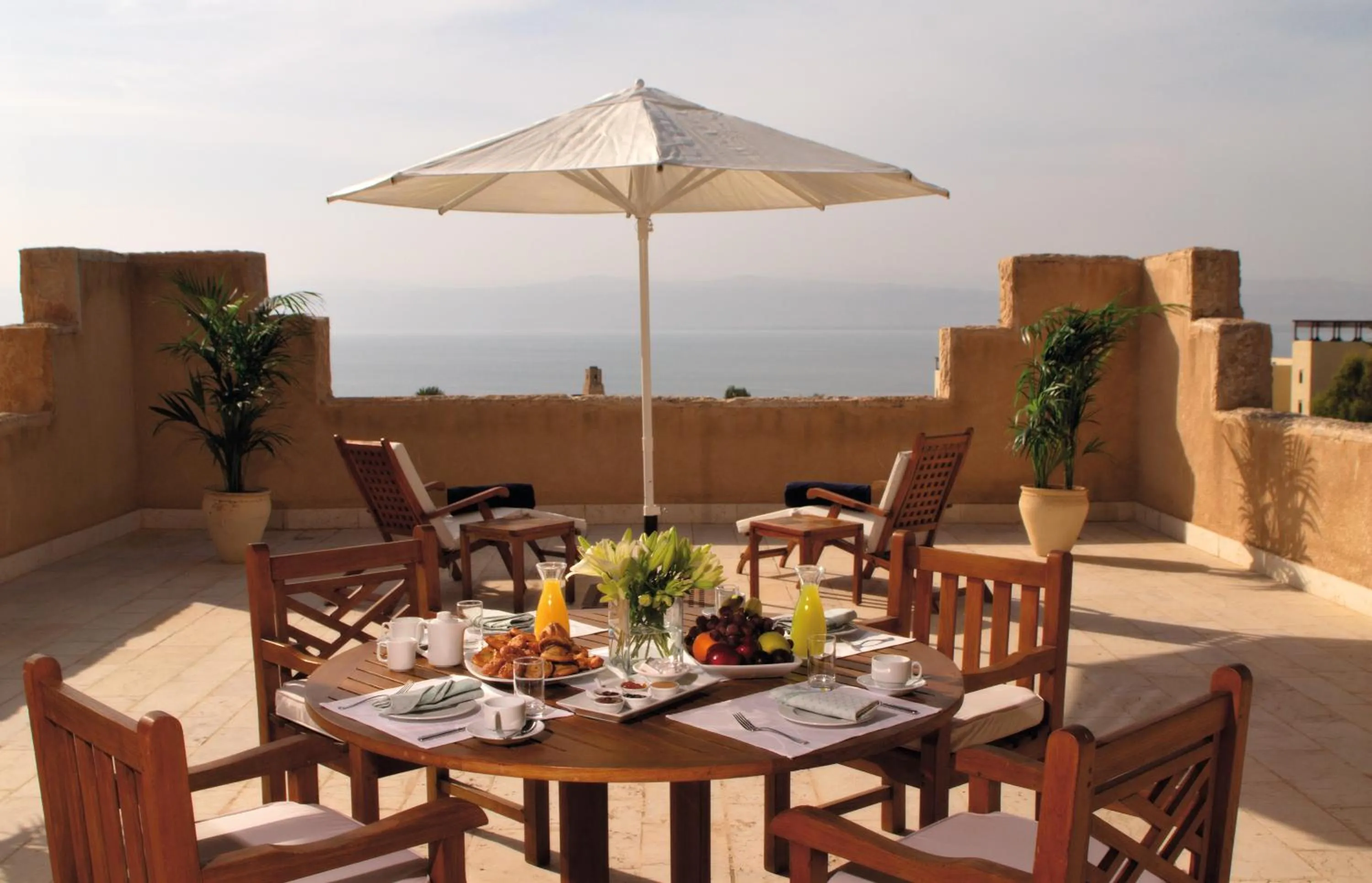 Food and drinks in Mövenpick Resort & Spa Dead Sea