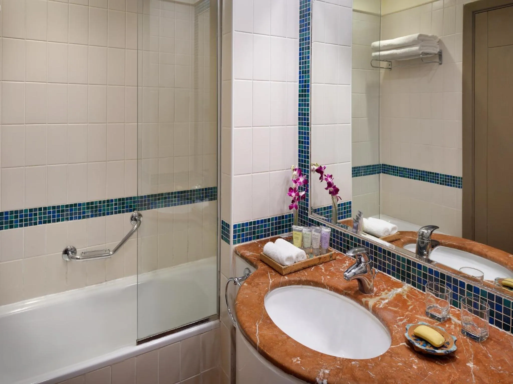 Shower in Mövenpick Resort & Spa Dead Sea