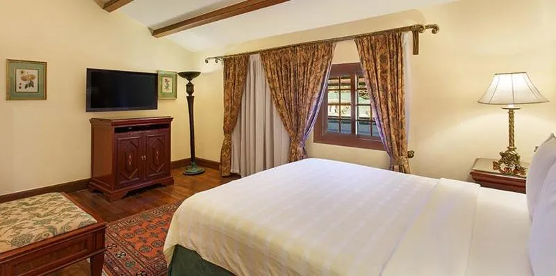 Bed in The Oberoi Cecil