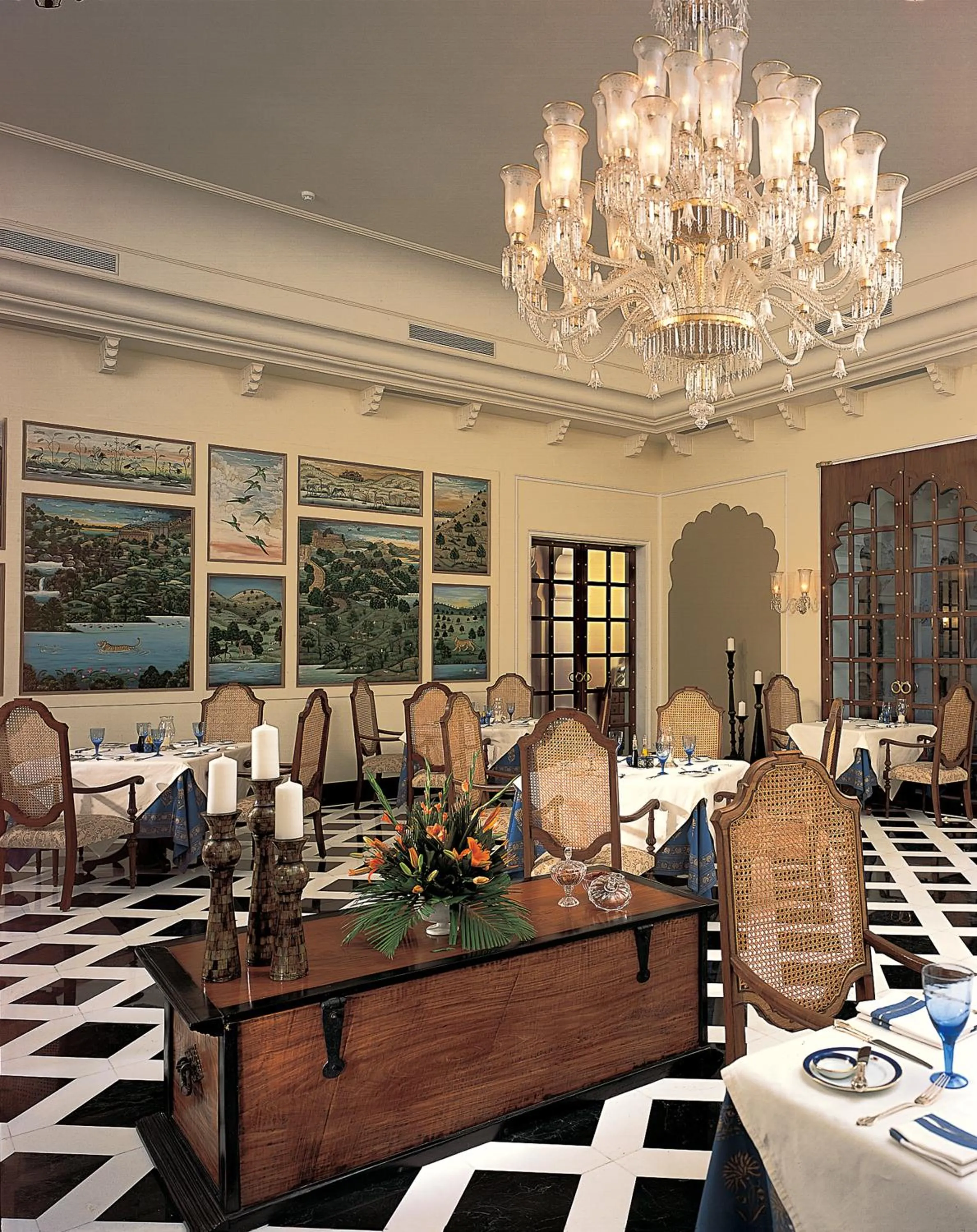 Restaurant/places to eat in The Oberoi Vanyavilas Wildlife Resort, Ranthambhore