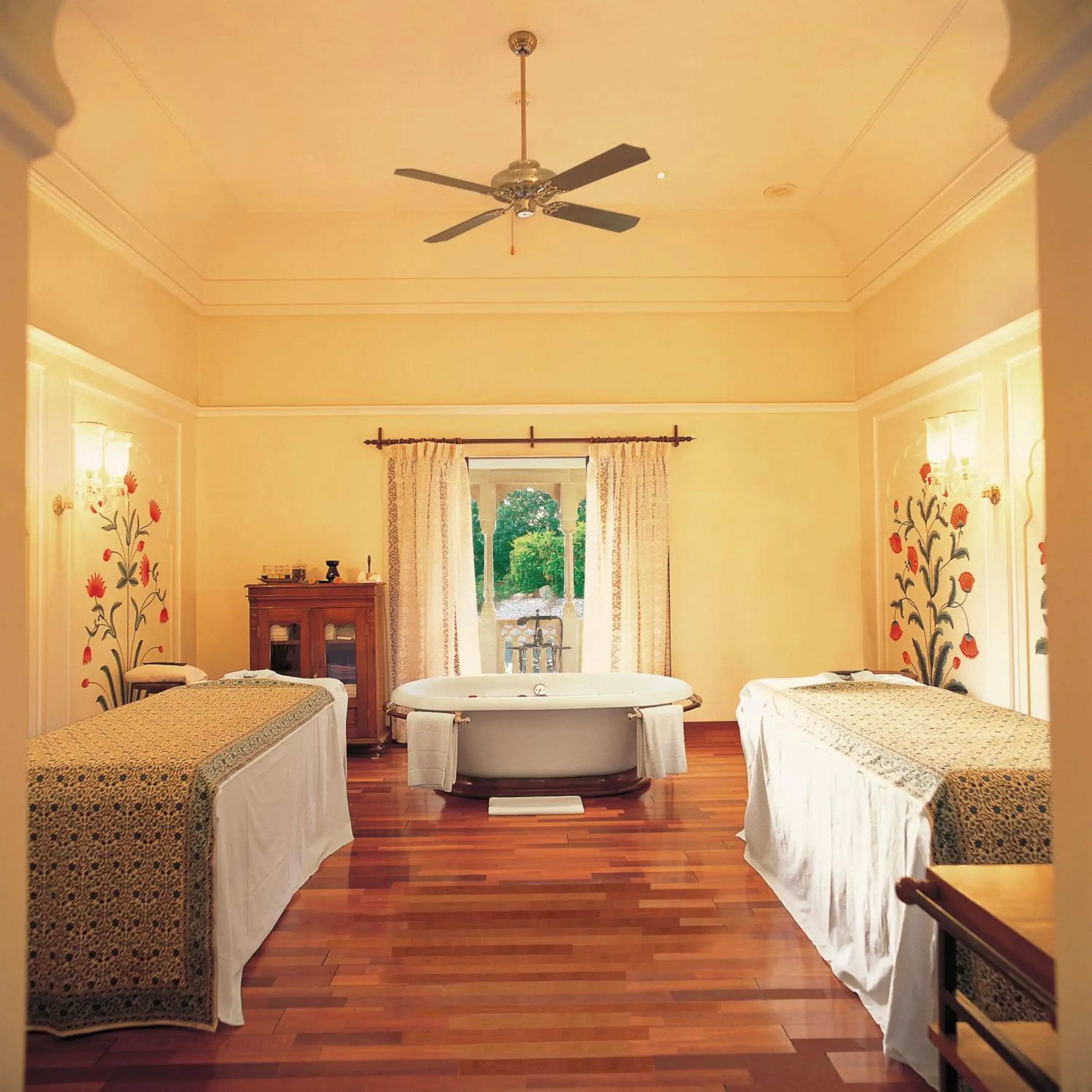 Massage, Bed in The Oberoi Vanyavilas Wildlife Resort, Ranthambhore Massage, Bed in The Oberoi Vanyavilas Wildlife Resort, Ranthambhore