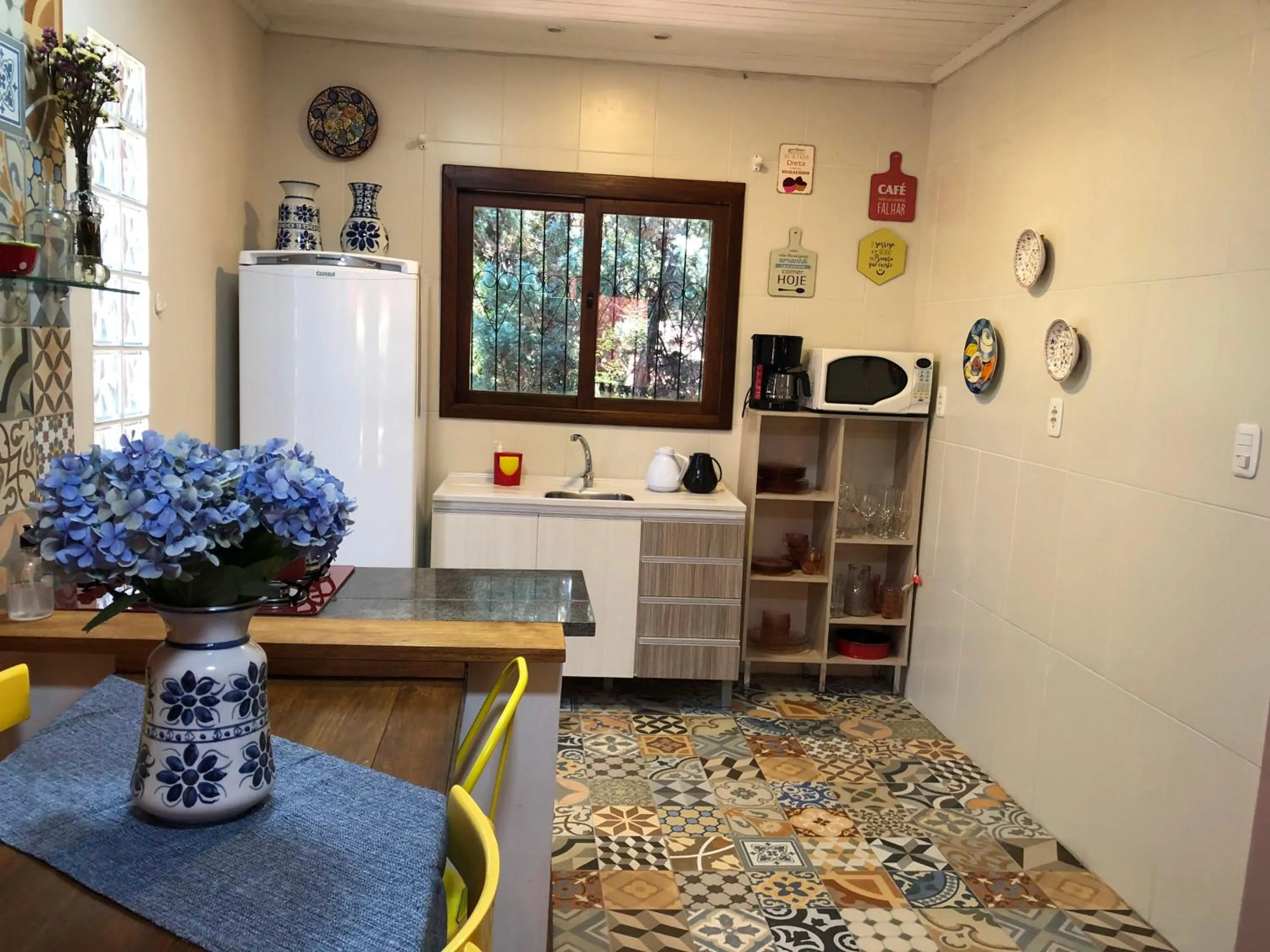 Kitchen or kitchenette in Pousada Vila 505