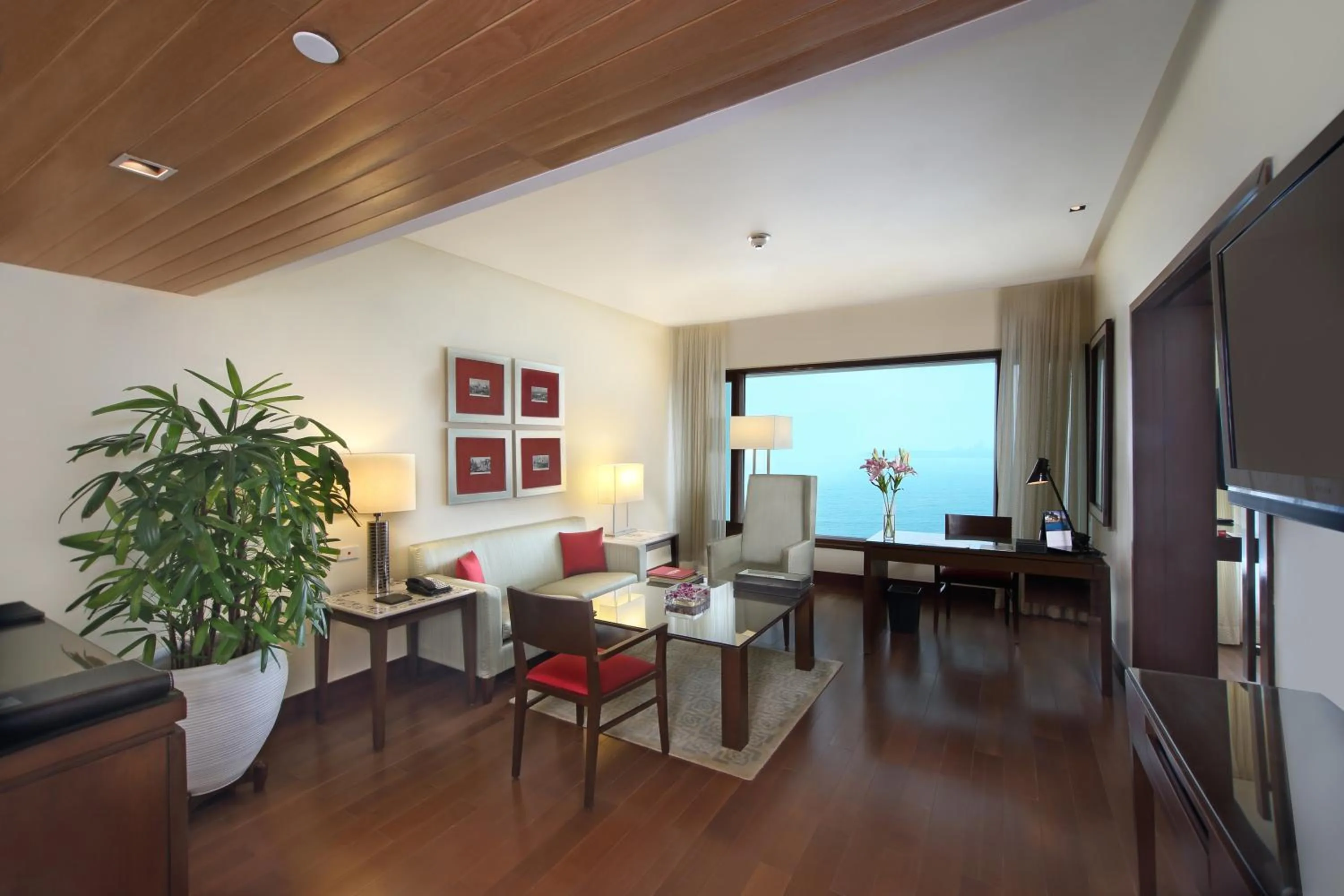 Living room in The Oberoi Mumbai