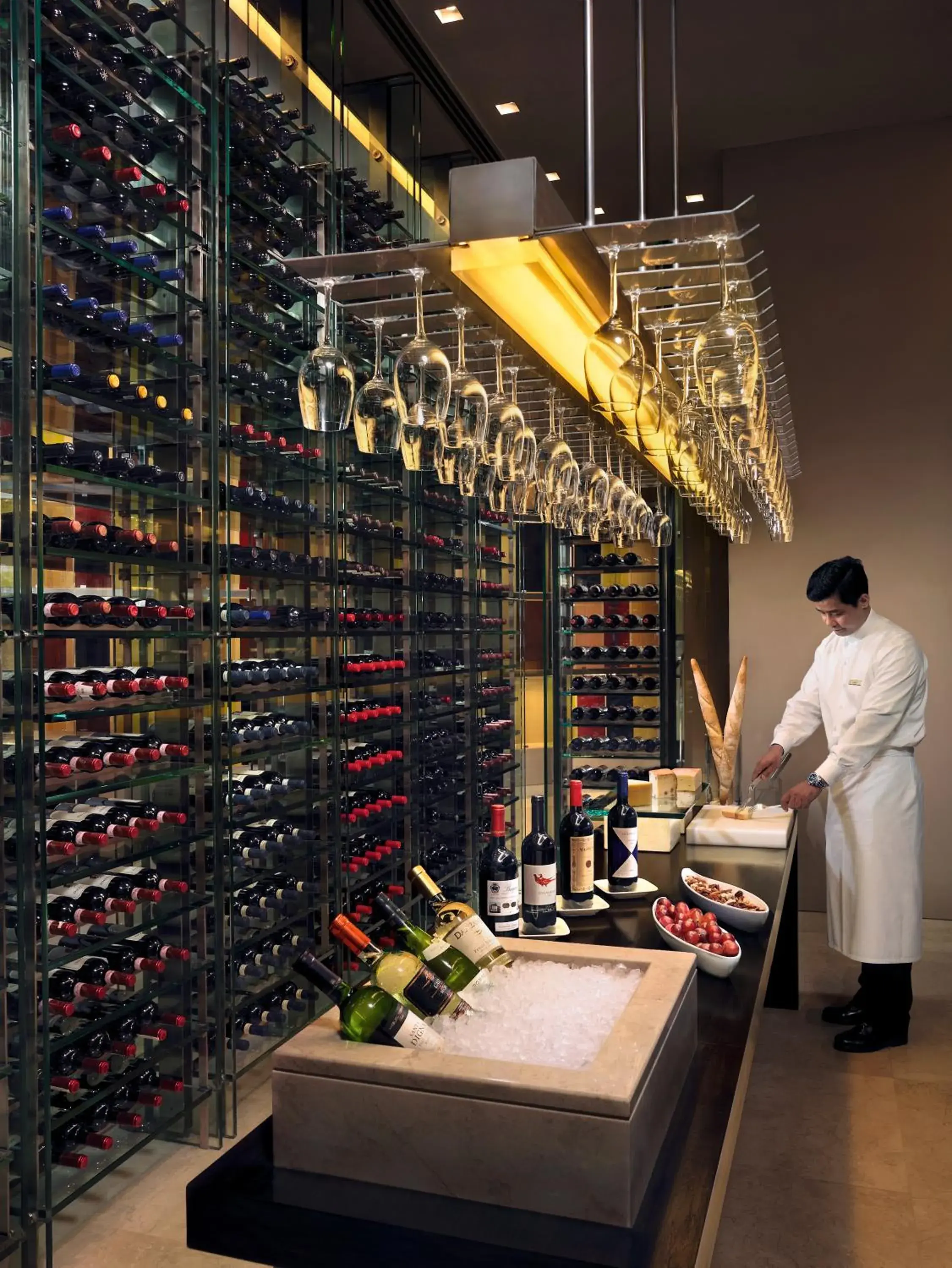 Restaurant/places to eat in The Oberoi Mumbai Restaurant/places to eat in The Oberoi Mumbai