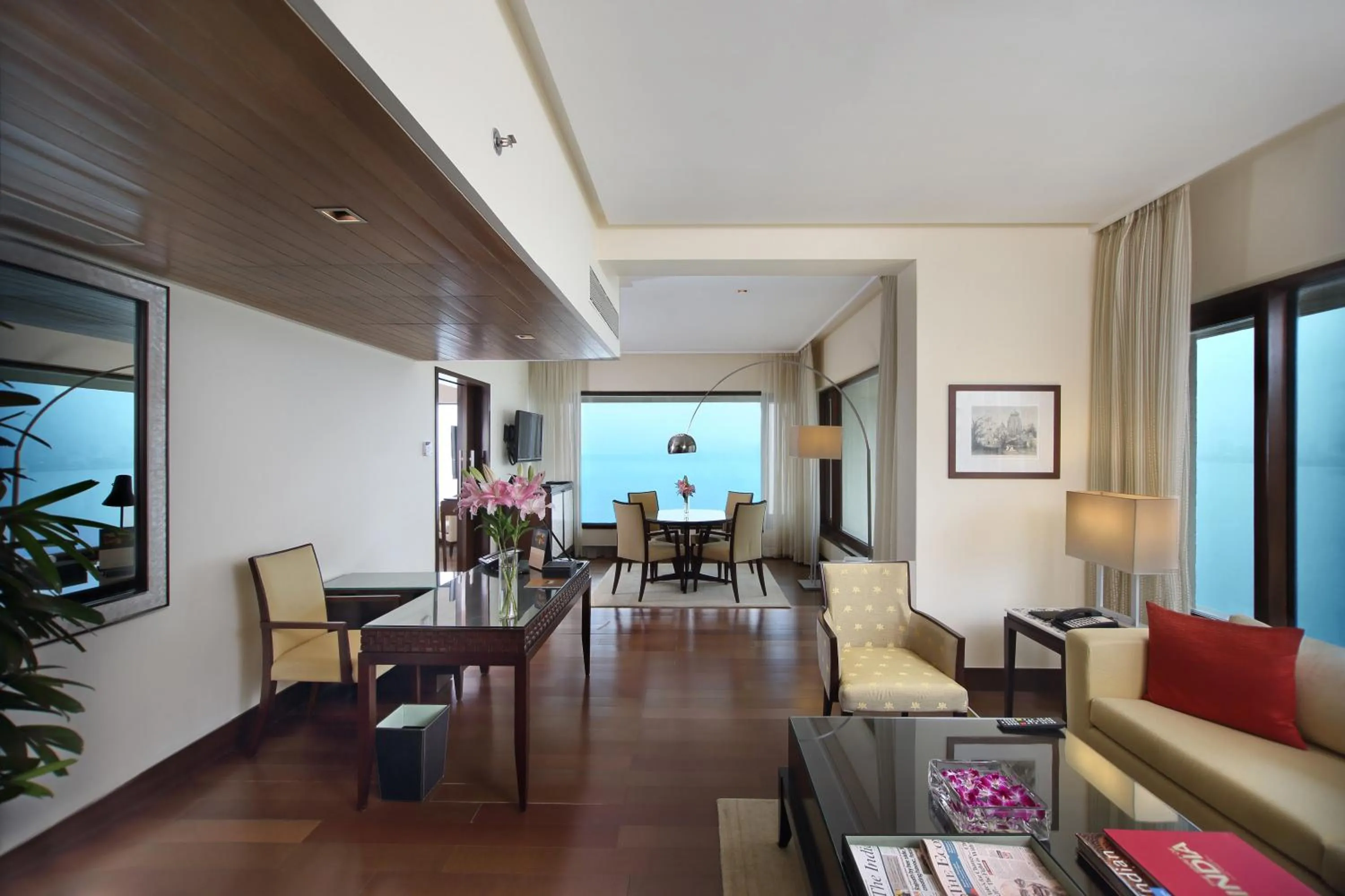 Living room in The Oberoi Mumbai