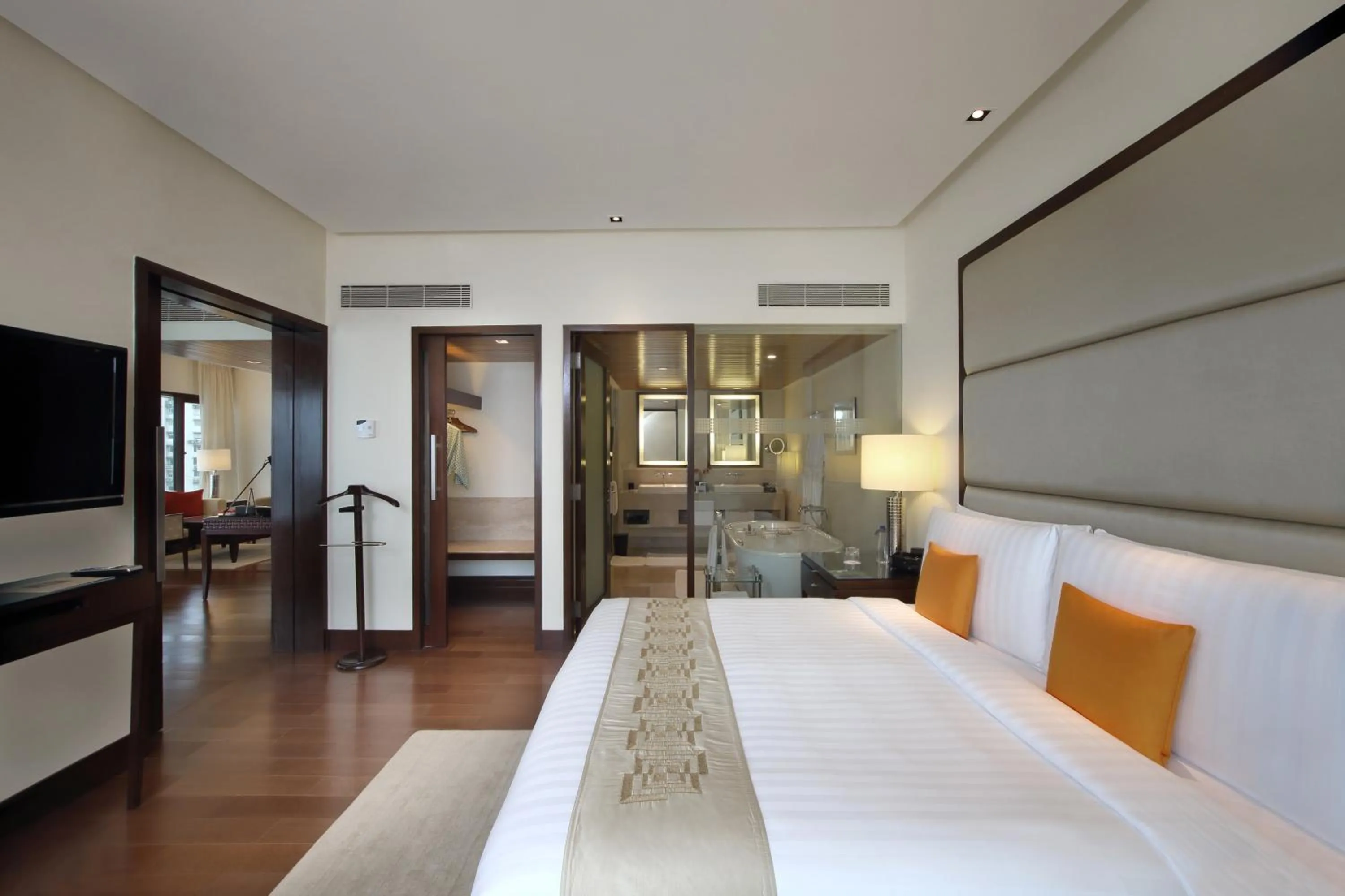 Bedroom, Bed in The Oberoi Mumbai