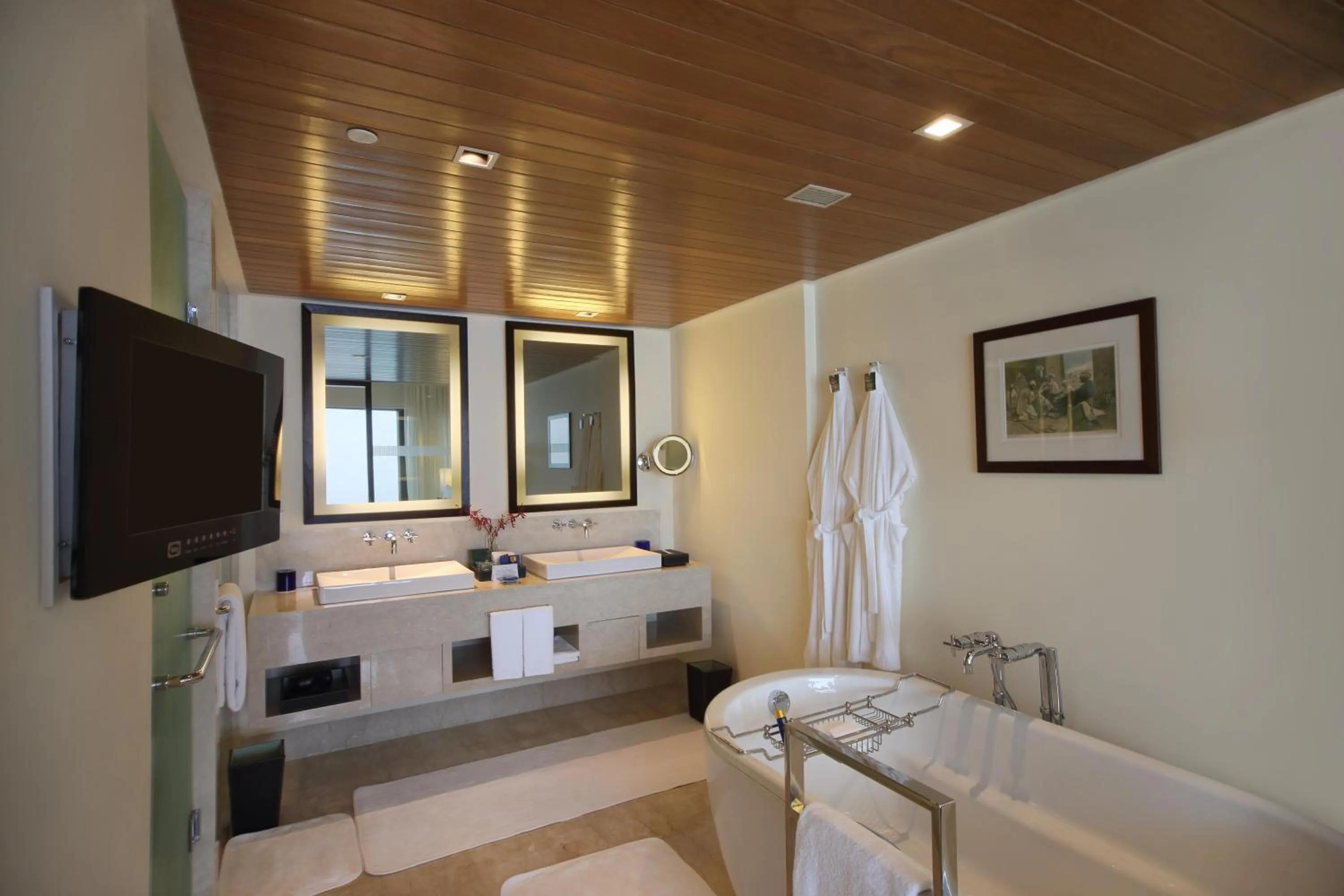 Bathroom, Bed in The Oberoi Mumbai