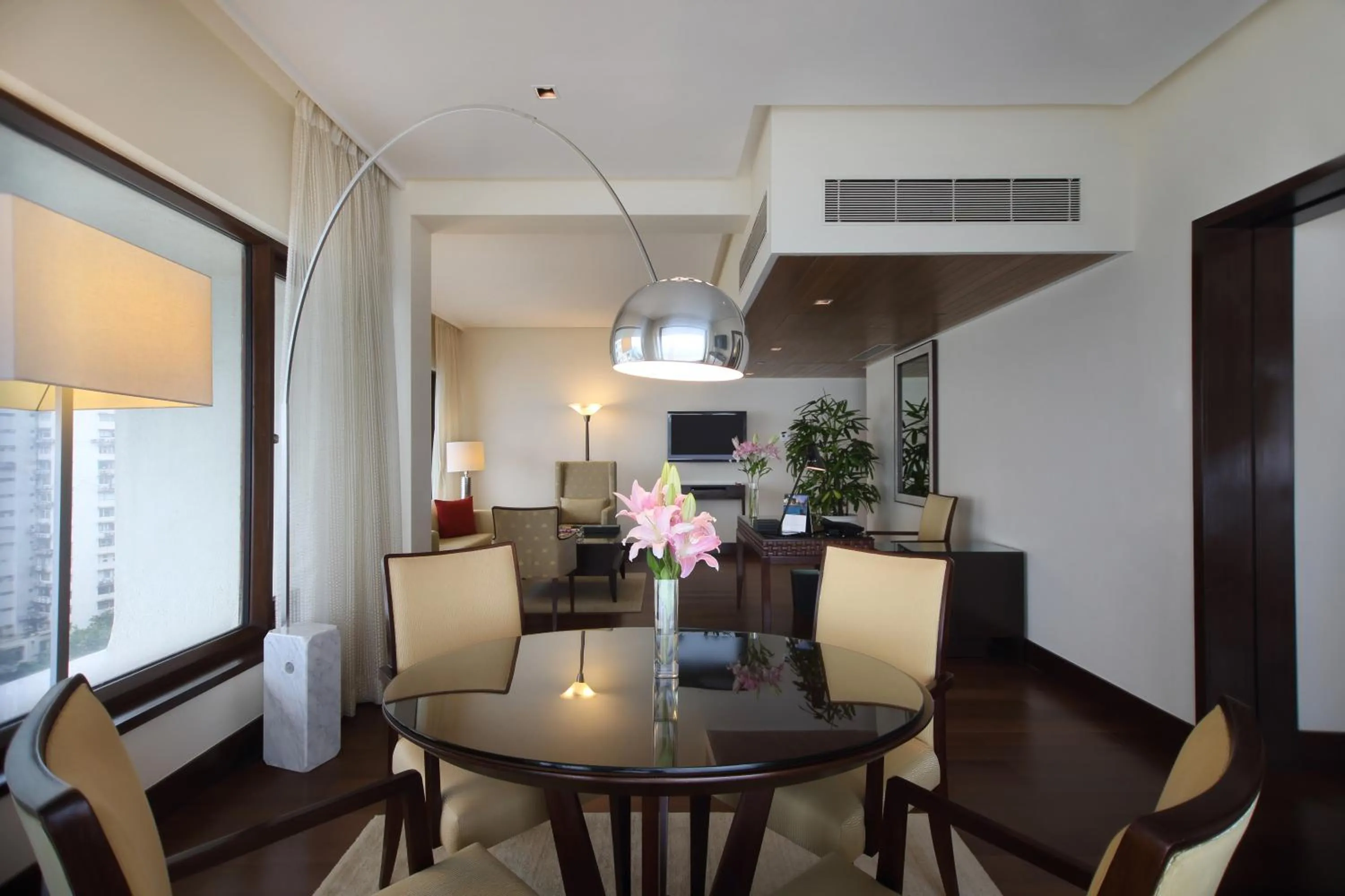 Dining area in The Oberoi Mumbai