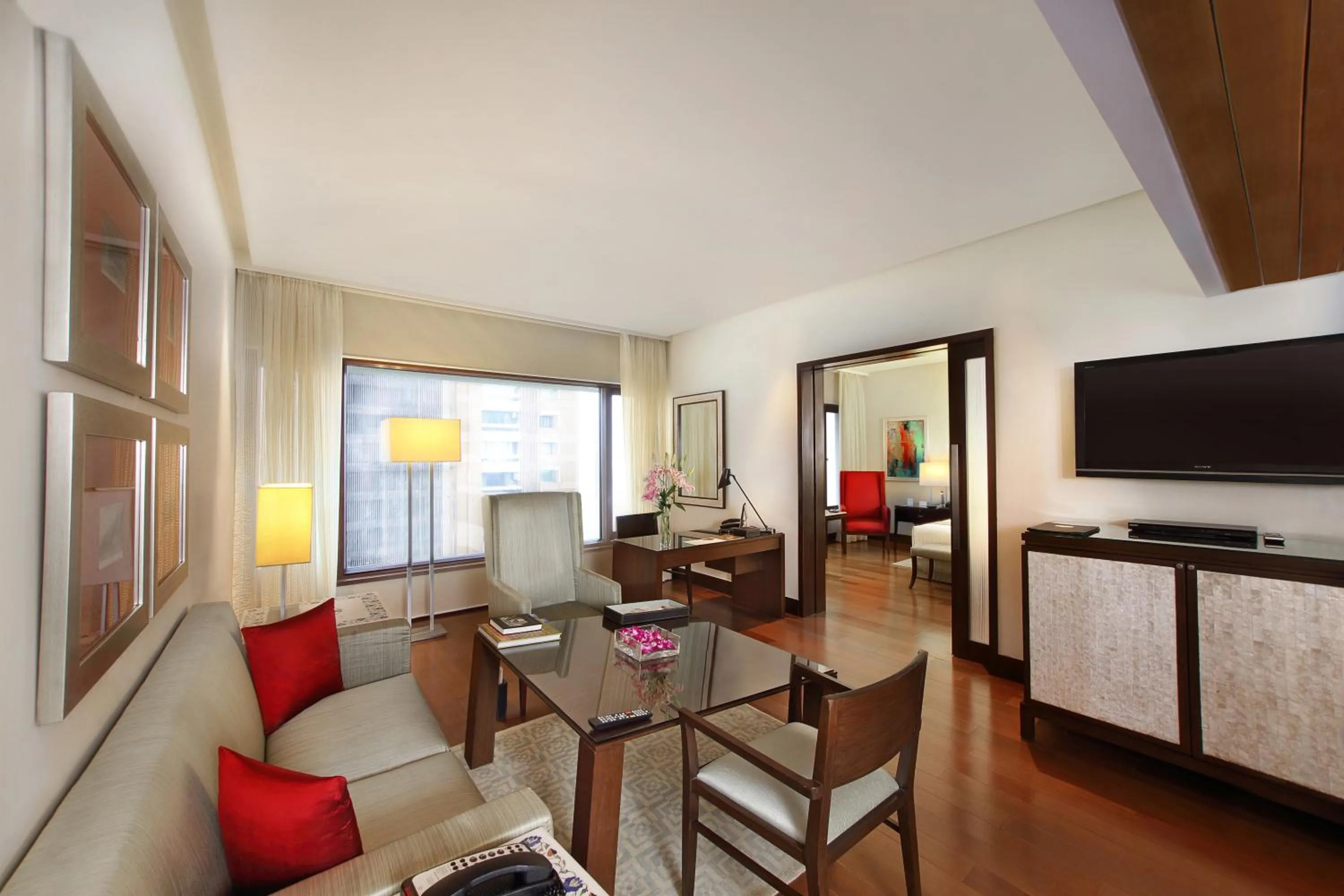 Living room in The Oberoi Mumbai