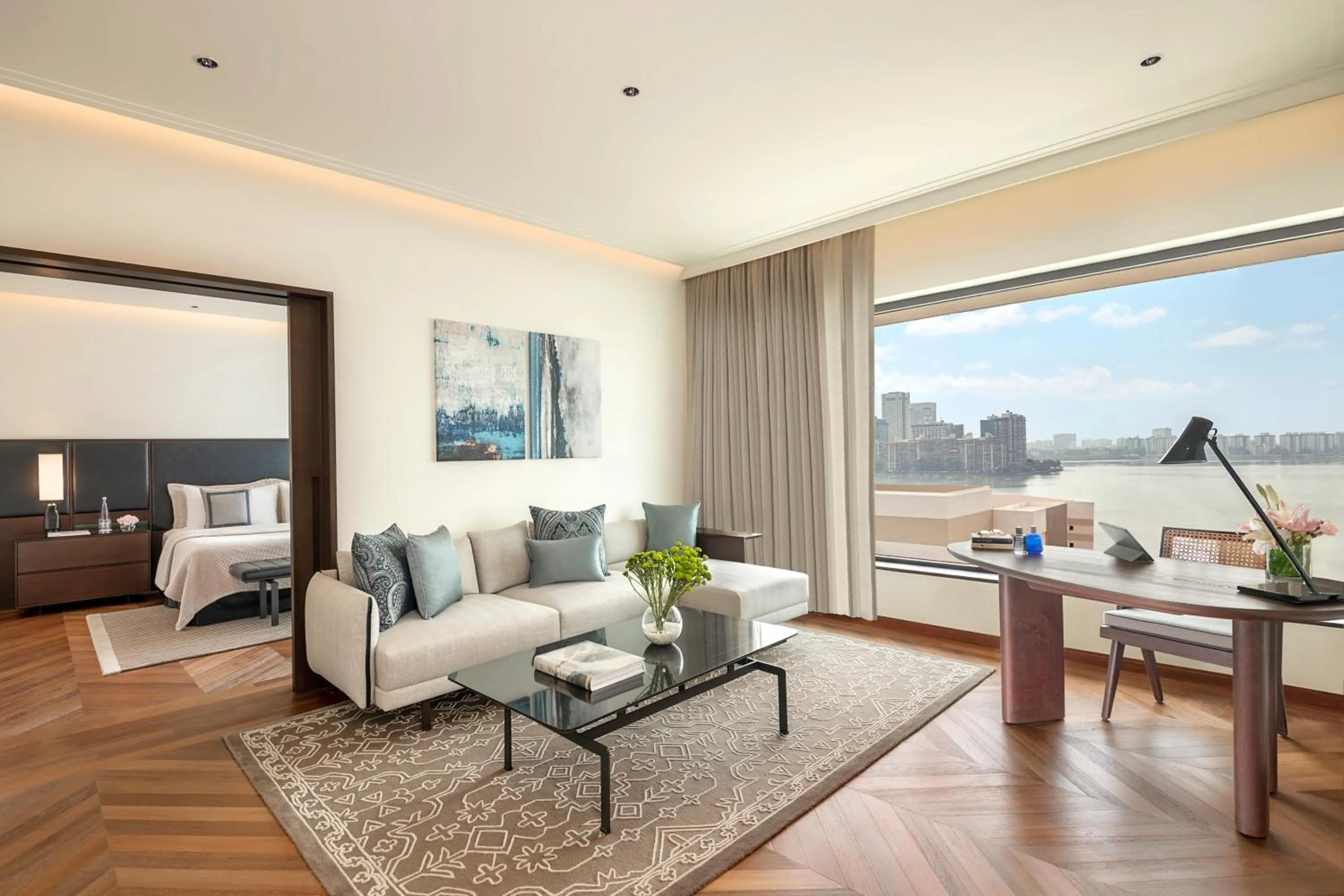 TV and multimedia, Bed in The Oberoi Mumbai