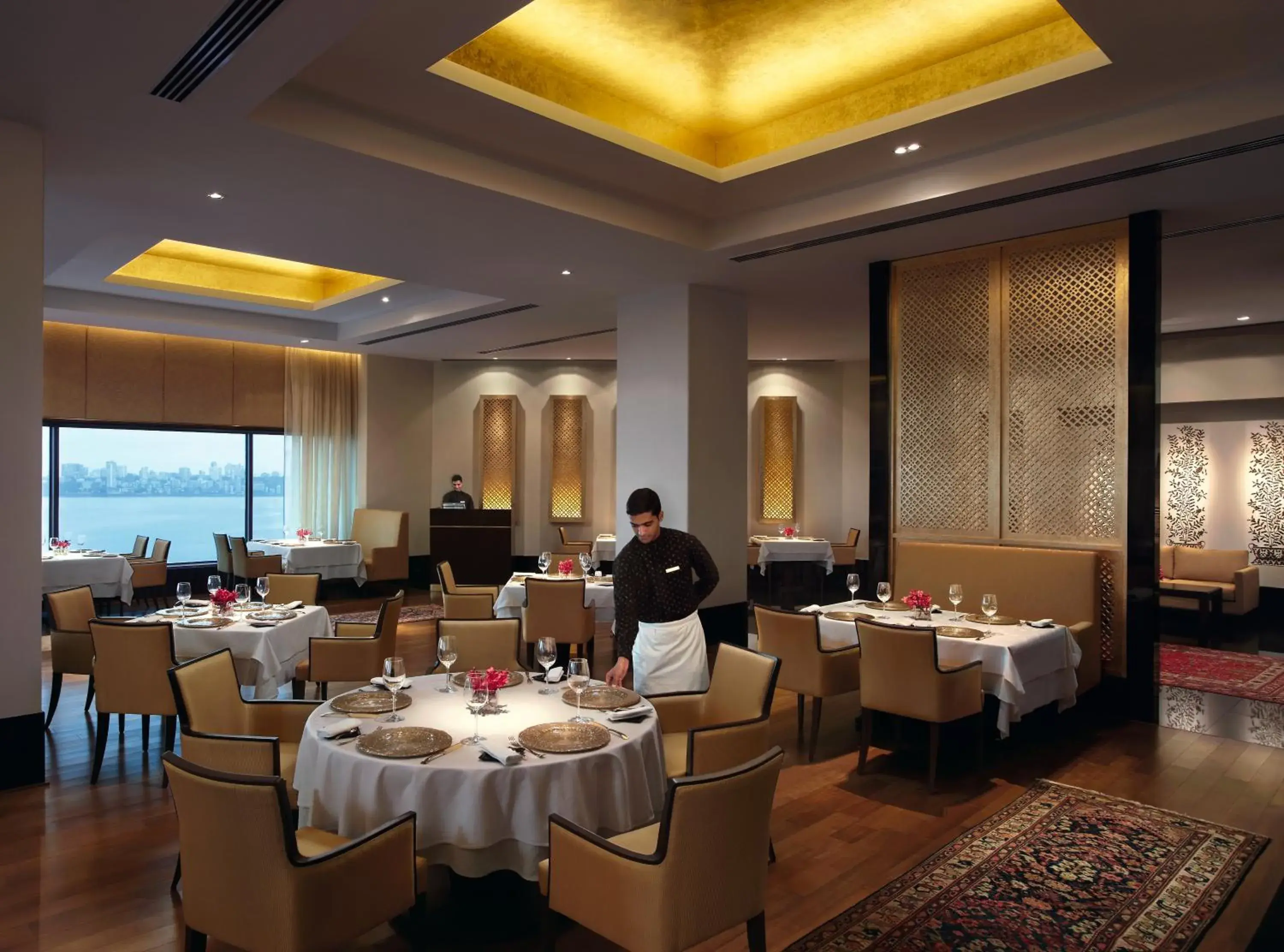 Restaurant/places to eat in The Oberoi Mumbai Restaurant/places to eat in The Oberoi Mumbai