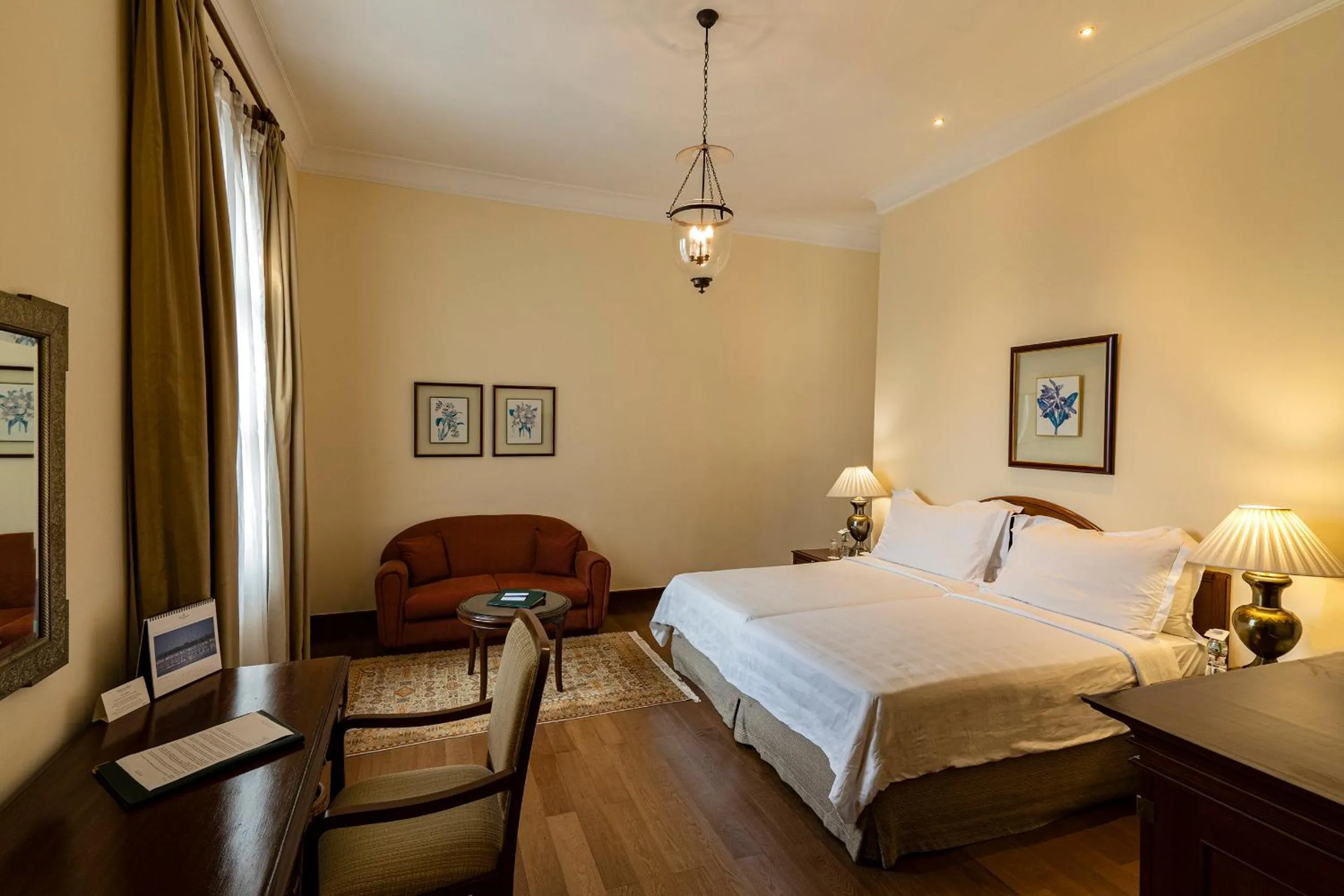 Bedroom, Bed in Maidens Hotel New Delhi