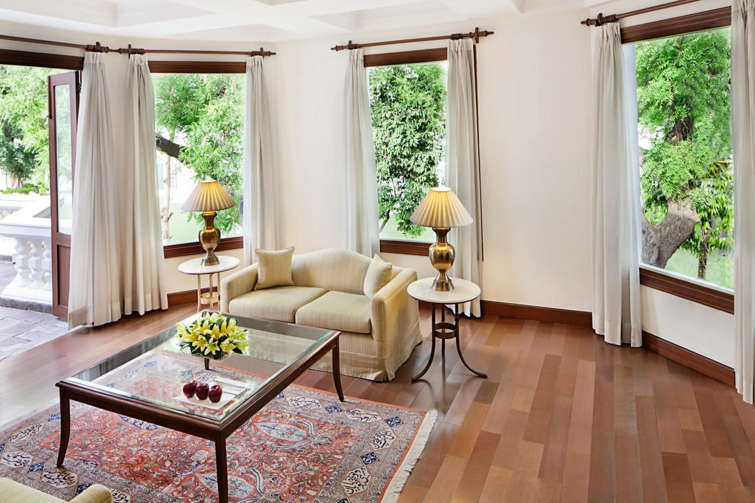 Living room in Maidens Hotel New Delhi