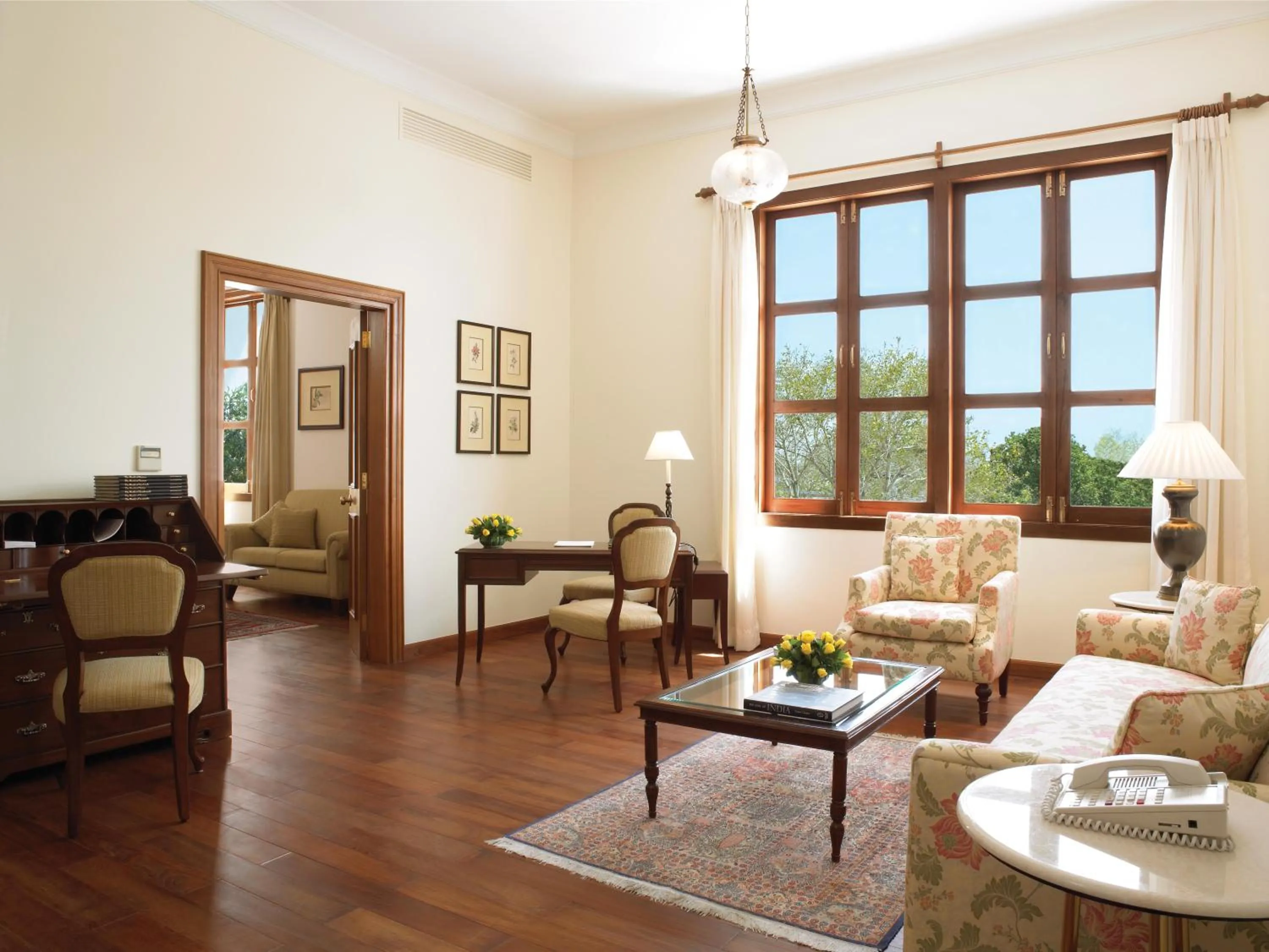 Living room in Maidens Hotel New Delhi