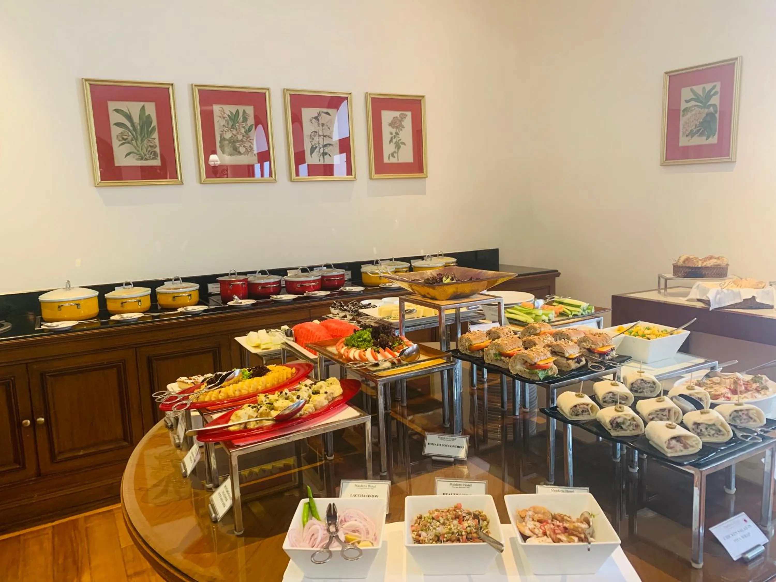 Restaurant/places to eat in Maidens Hotel New Delhi