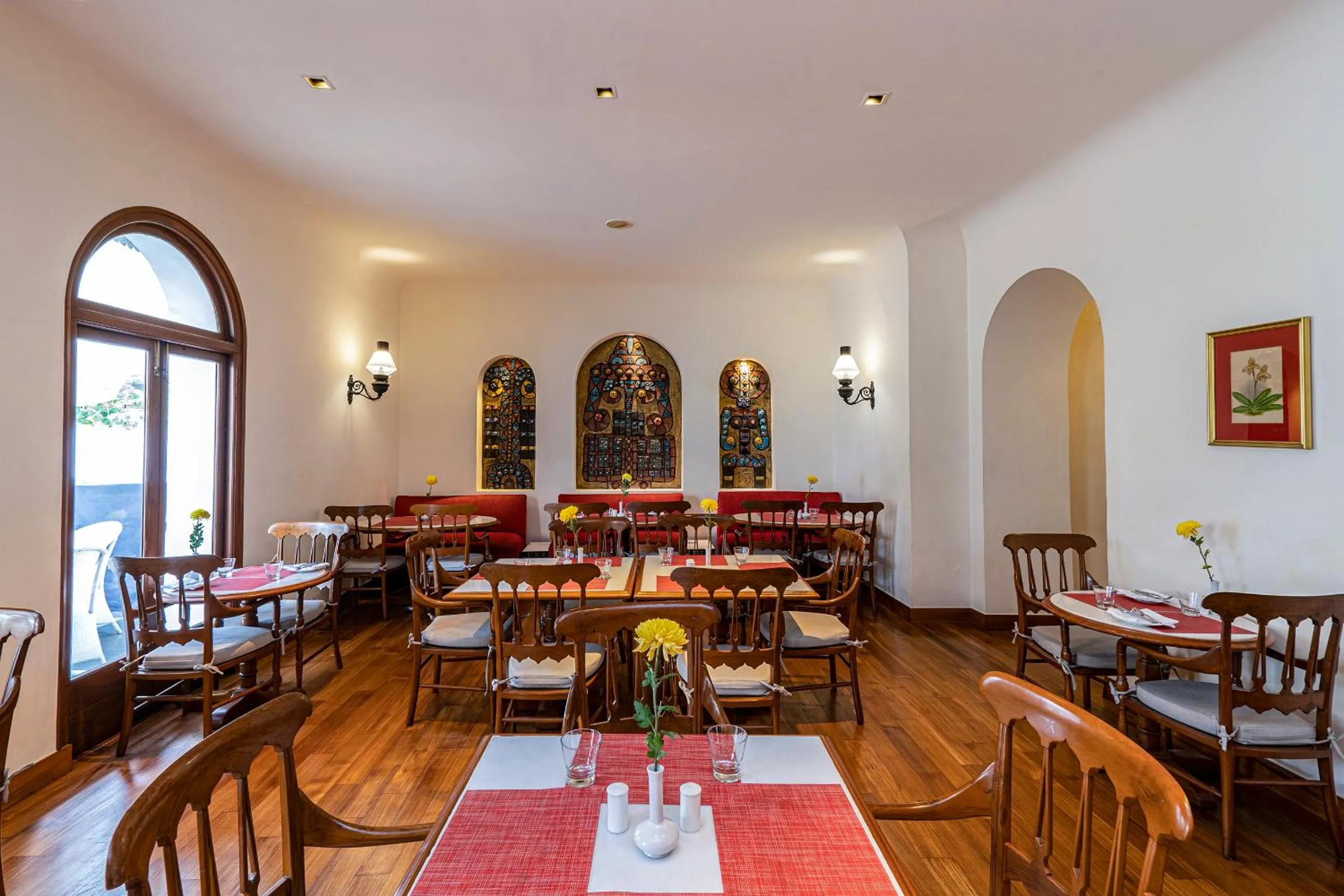 Restaurant/places to eat in Maidens Hotel New Delhi