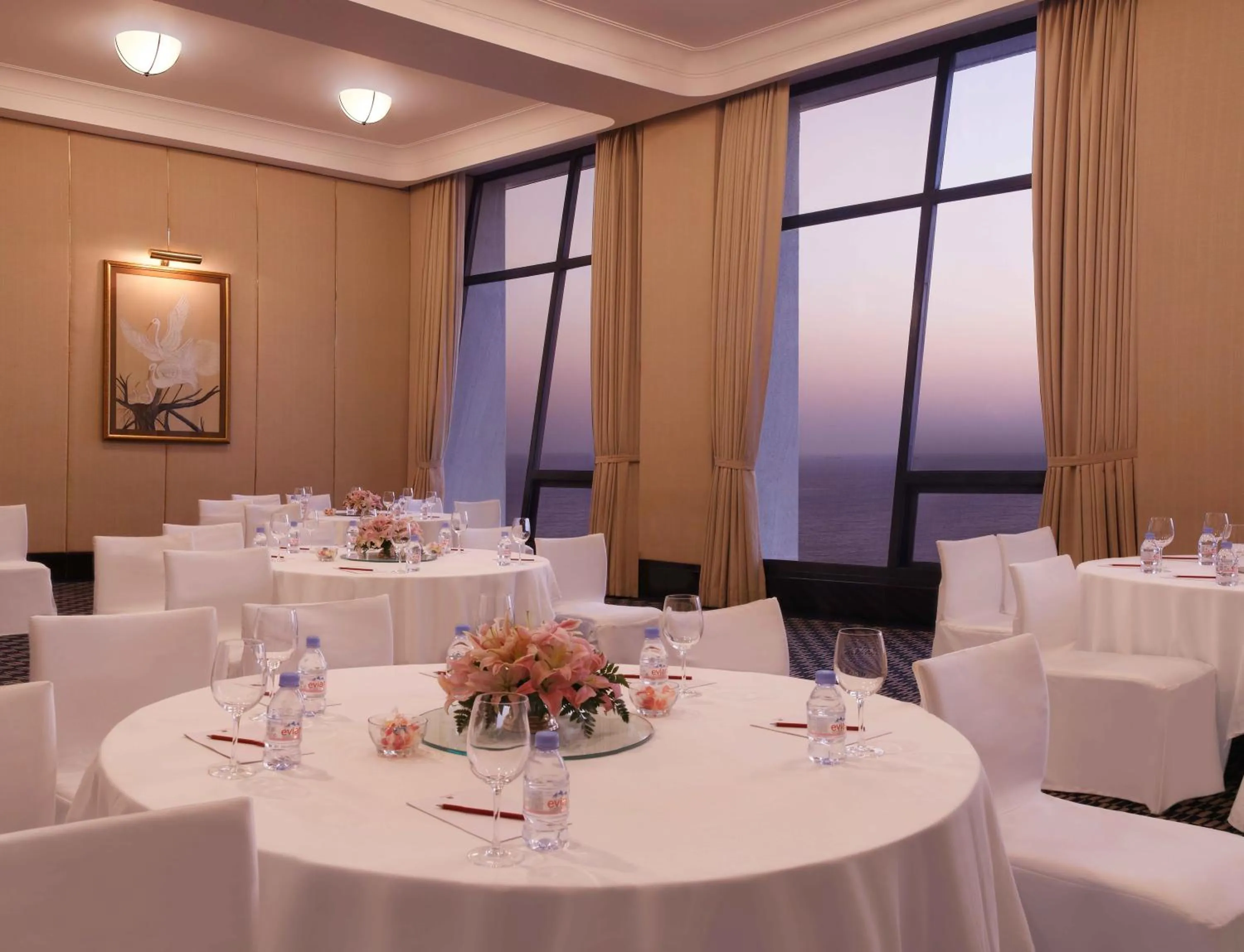 Restaurant/places to eat in Trident Nariman Point