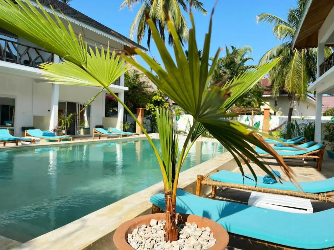 sunbed in Frangi'pwani