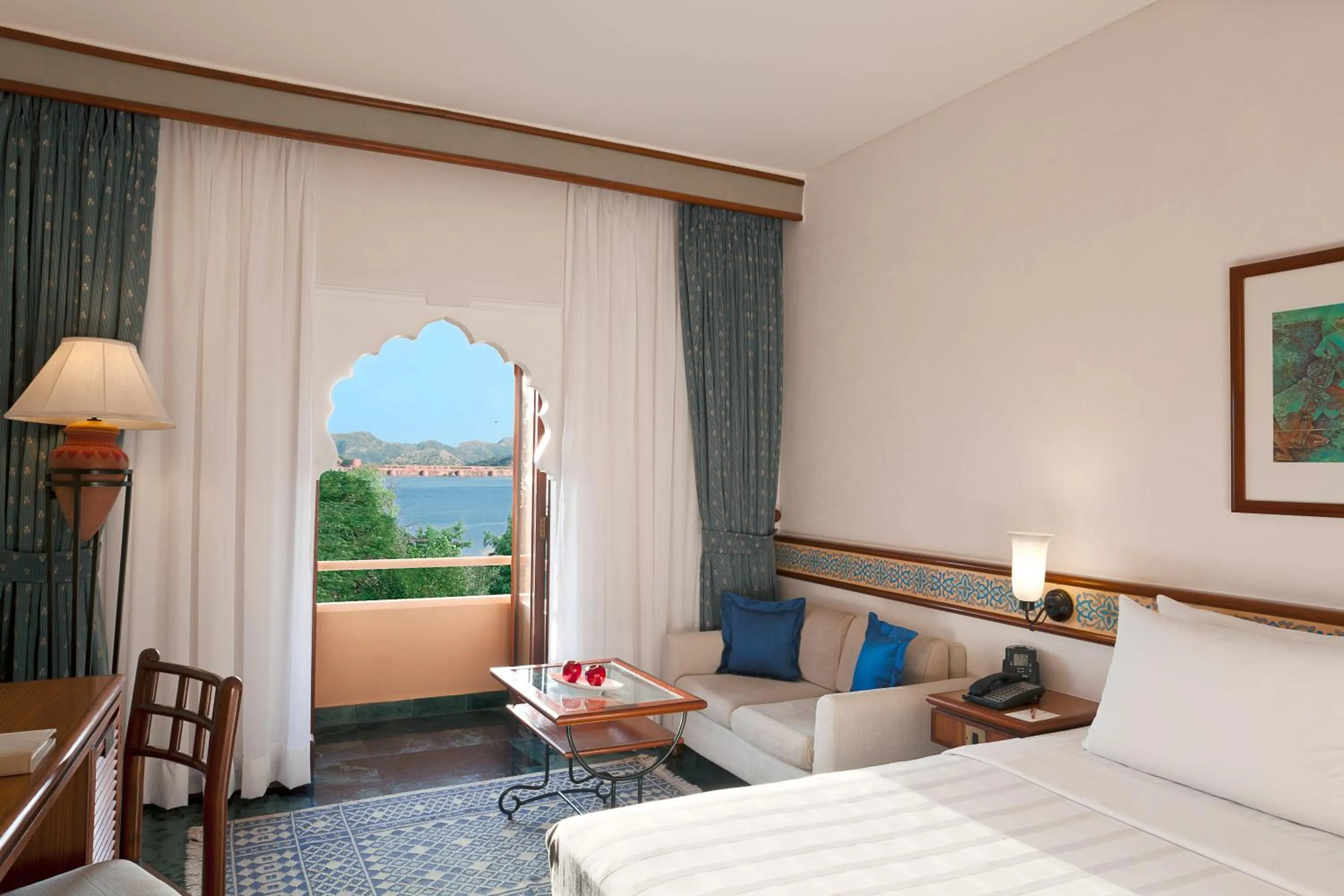 Photo of the whole room in Trident Jaipur