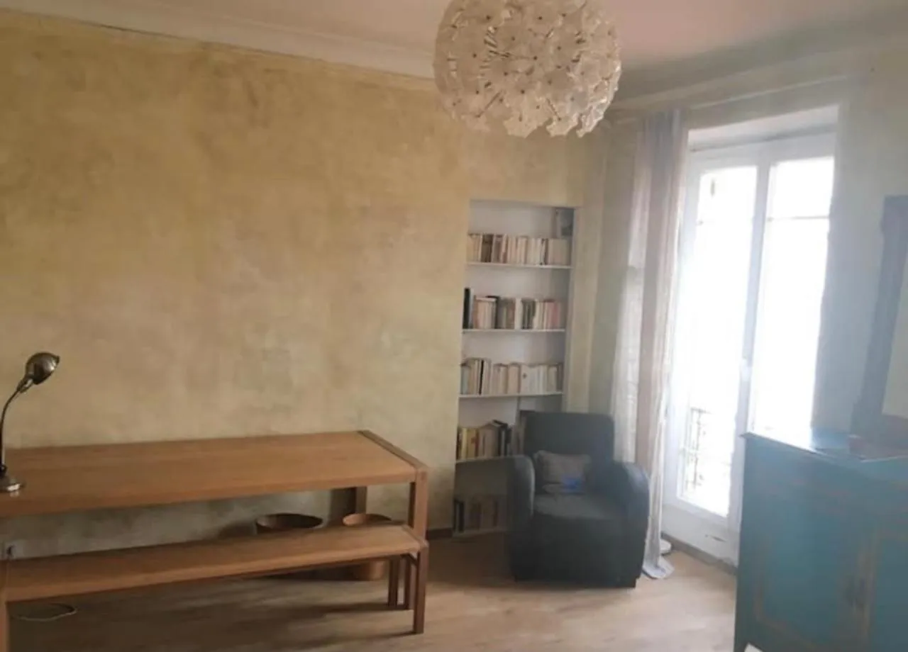 Bedroom in Great and light private room in the heart of Nice