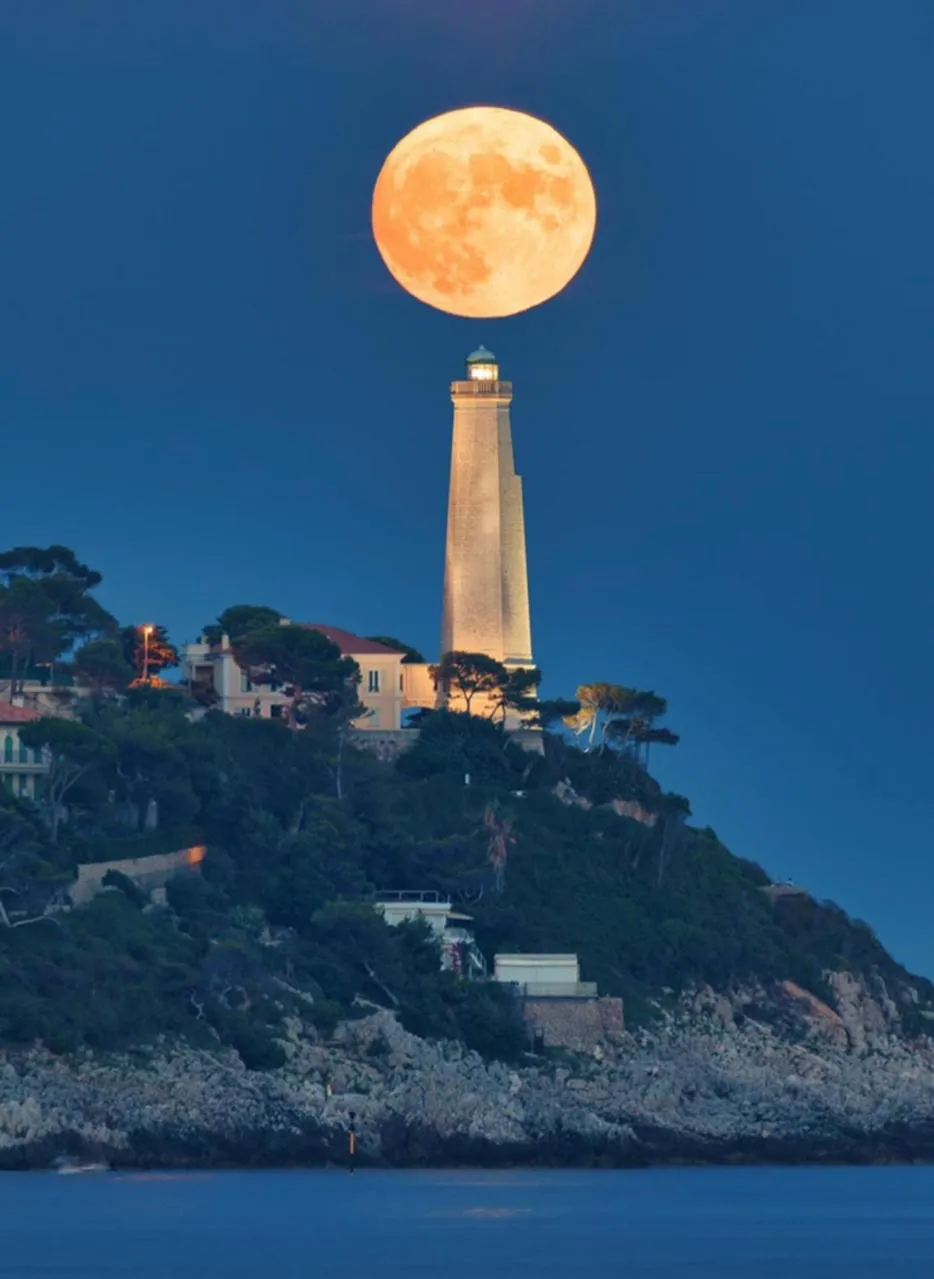 Great and light private room in the heart of Nice