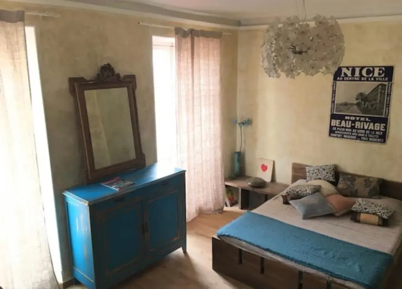 Double Room with Shared Bathroom - single occupancy in Great and light private room in the heart of Nice Double Room with Shared Bathroom - single occupancy in Great and light private room in the heart of Nice