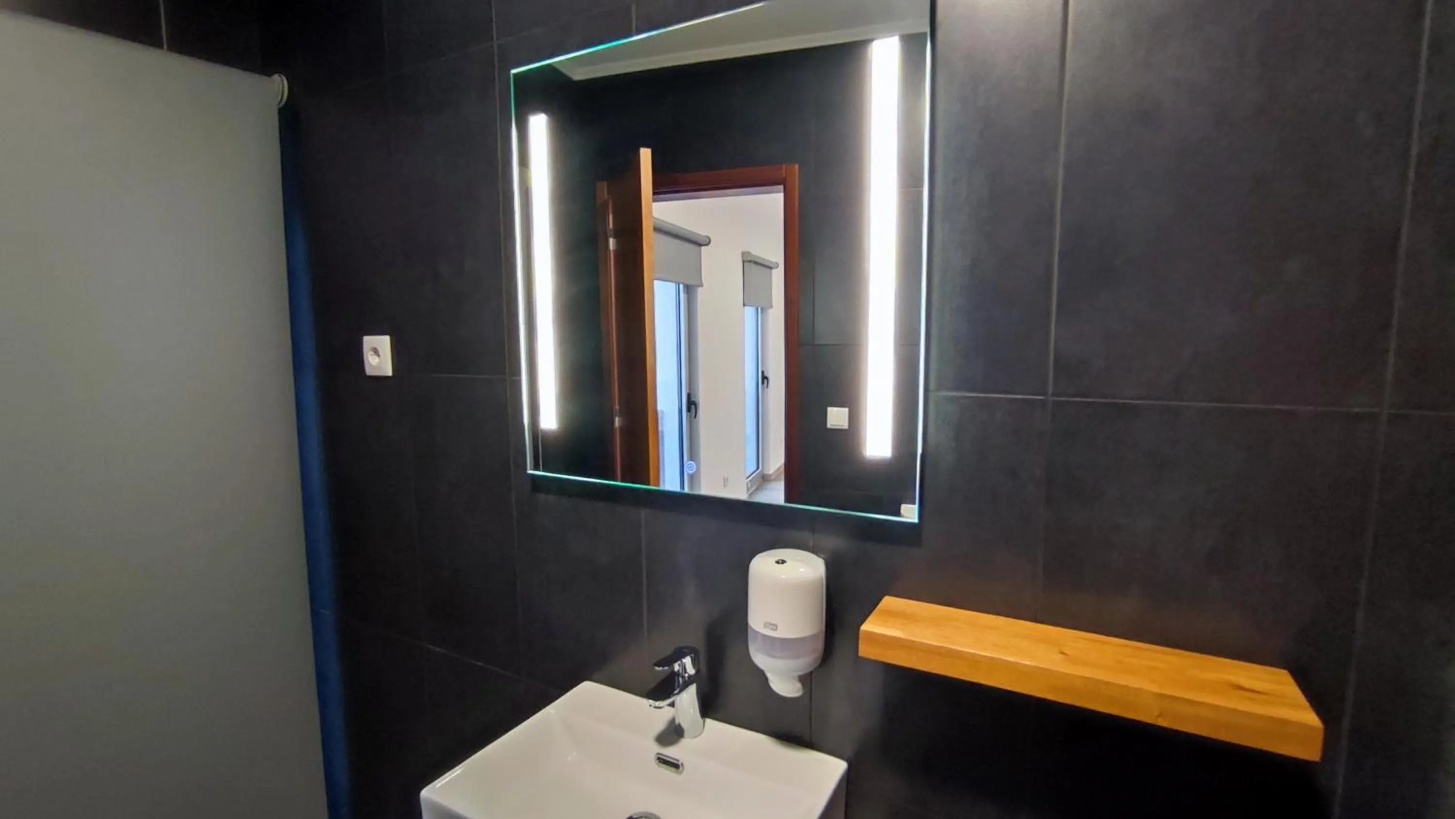 Bathroom in Atlantic 3 Bicas - Furnas