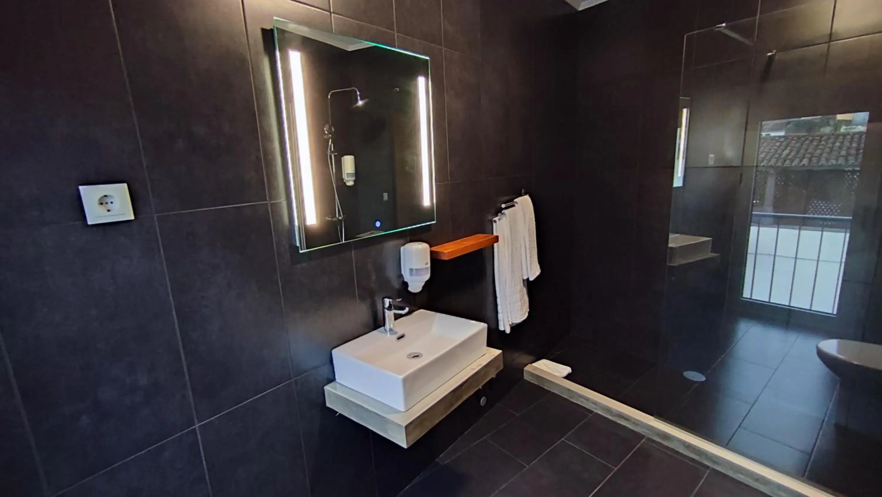 Bathroom in Atlantic 3 Bicas - Furnas