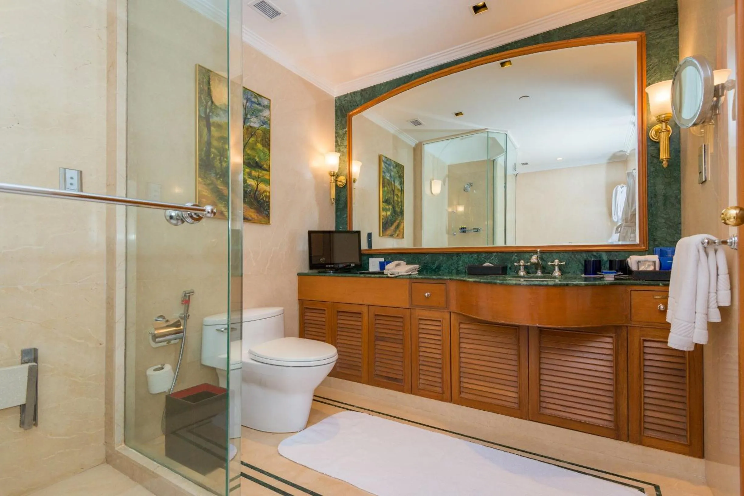 Bathroom in The Oberoi Bengaluru