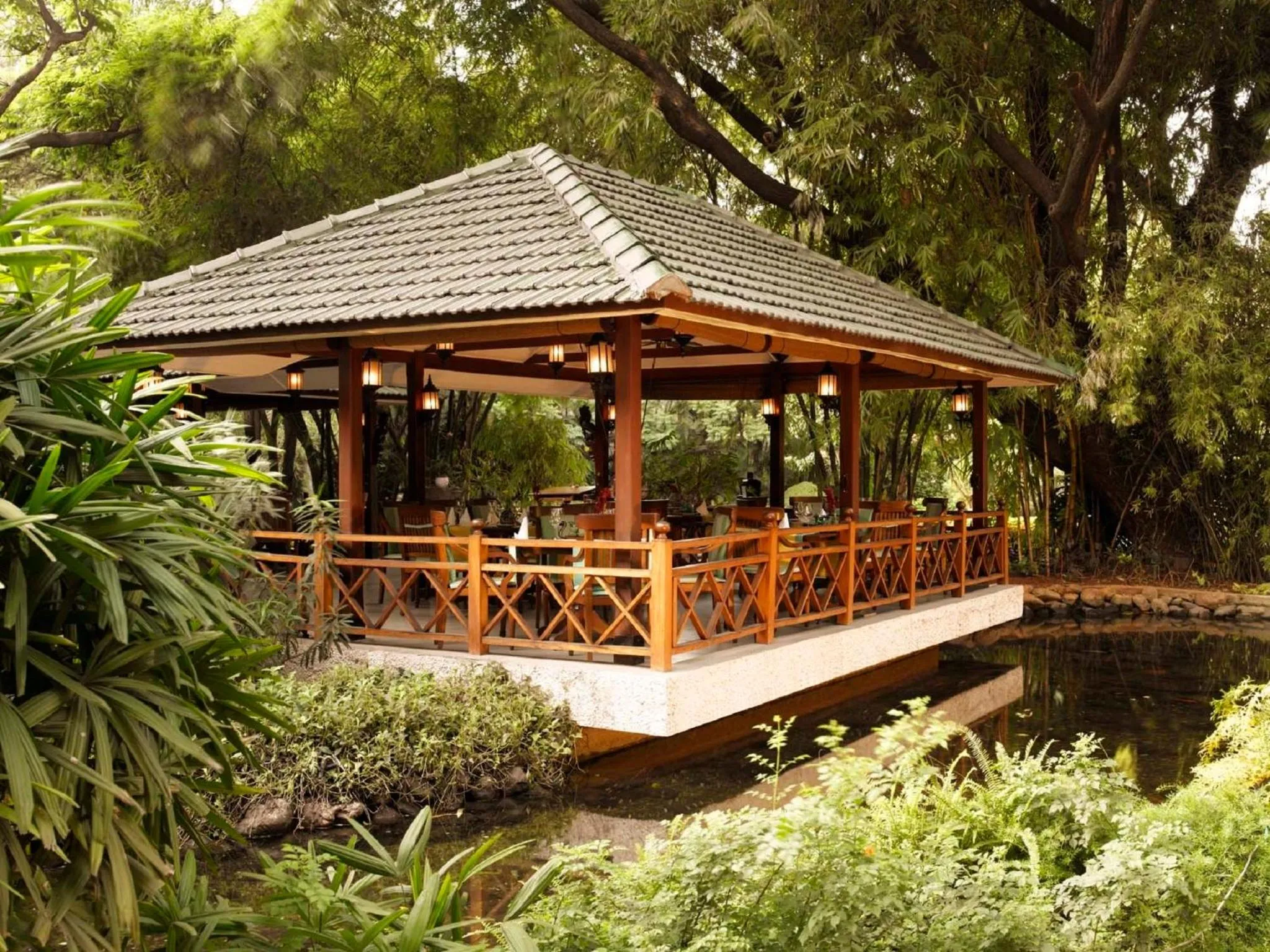 Restaurant/places to eat in The Oberoi Bengaluru