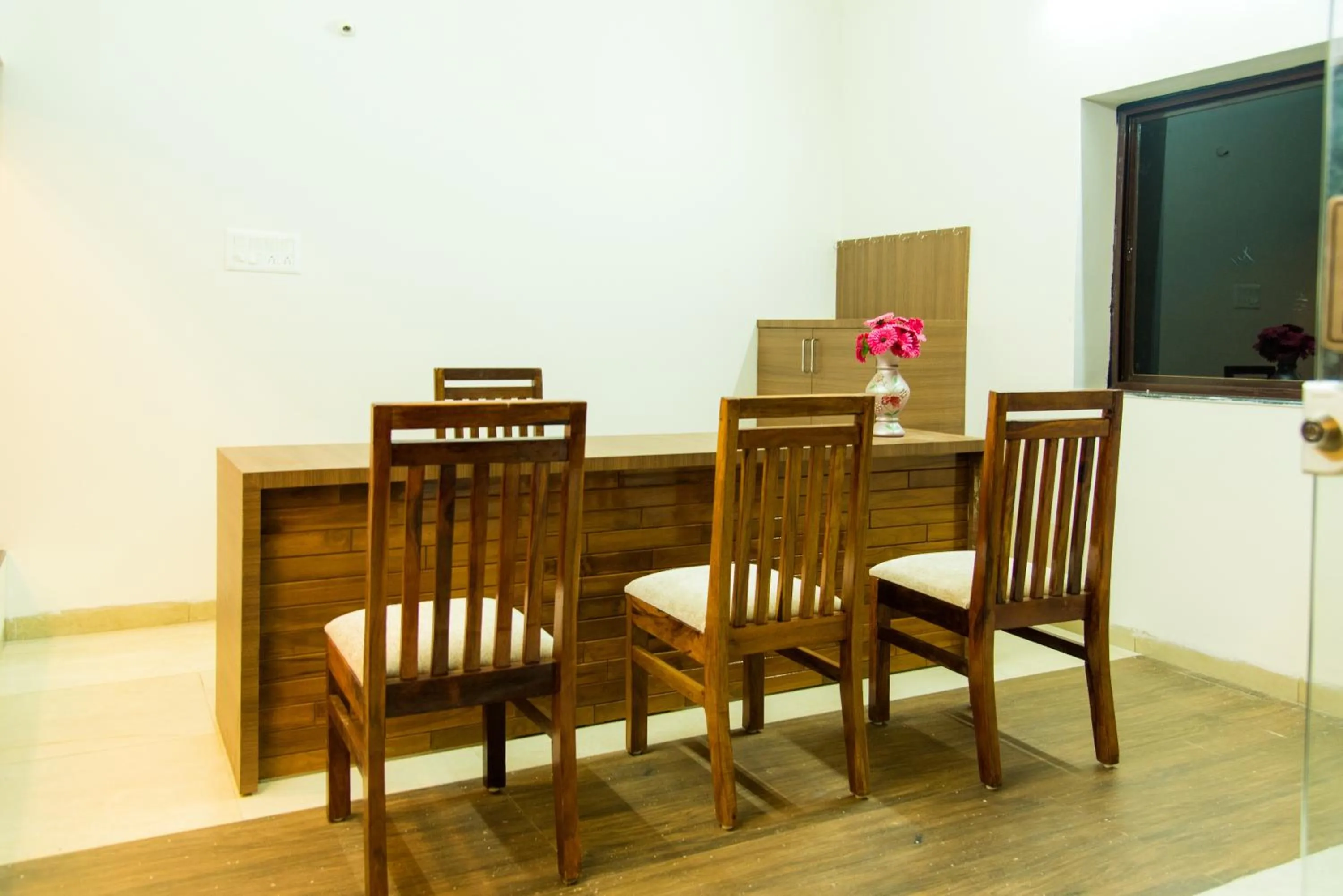 Restaurant/places to eat in Parampara cottages