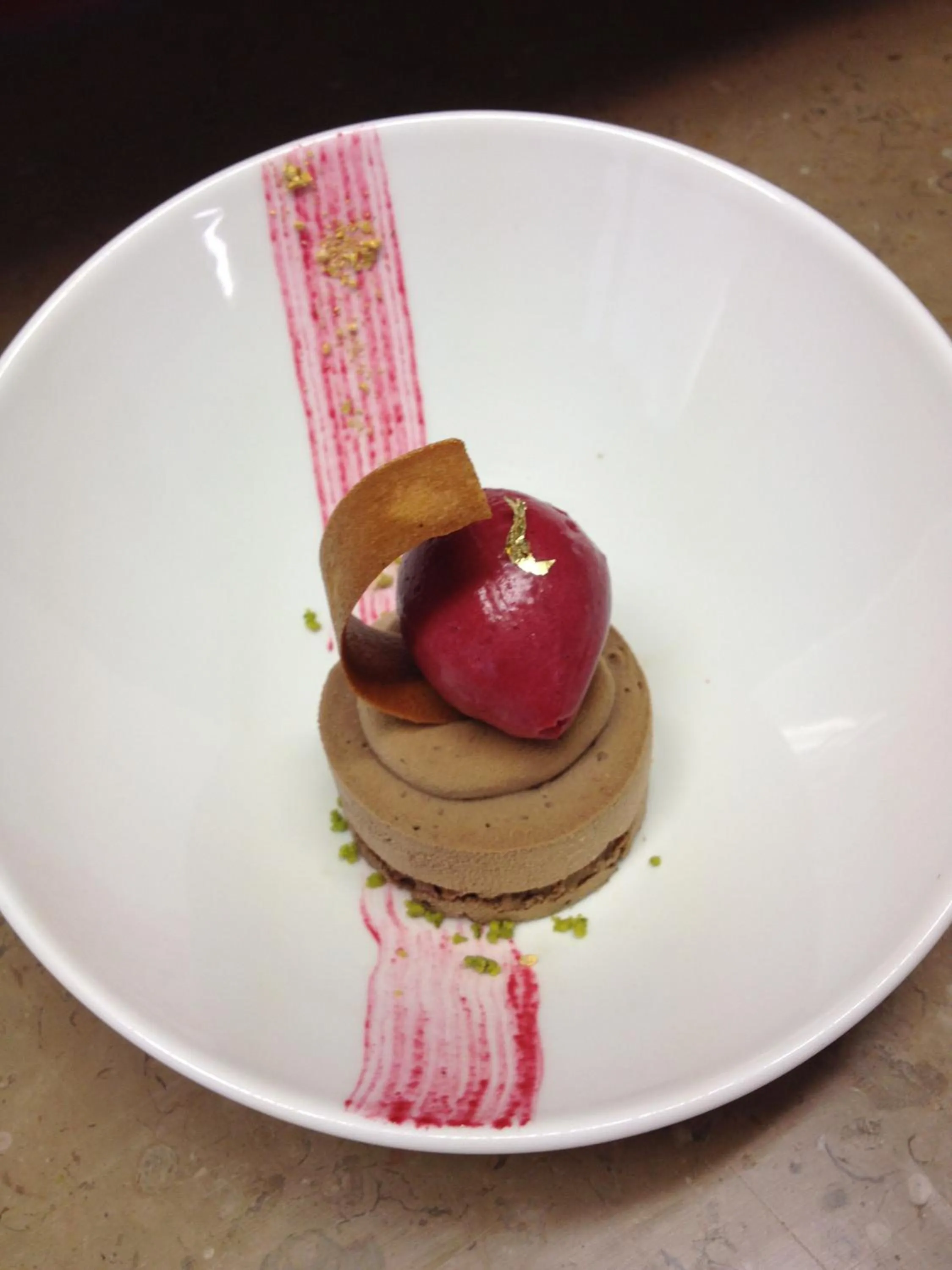 Meals in Logis Hôtel Restaurant Le Dauphin et Le Spa du Prieuré