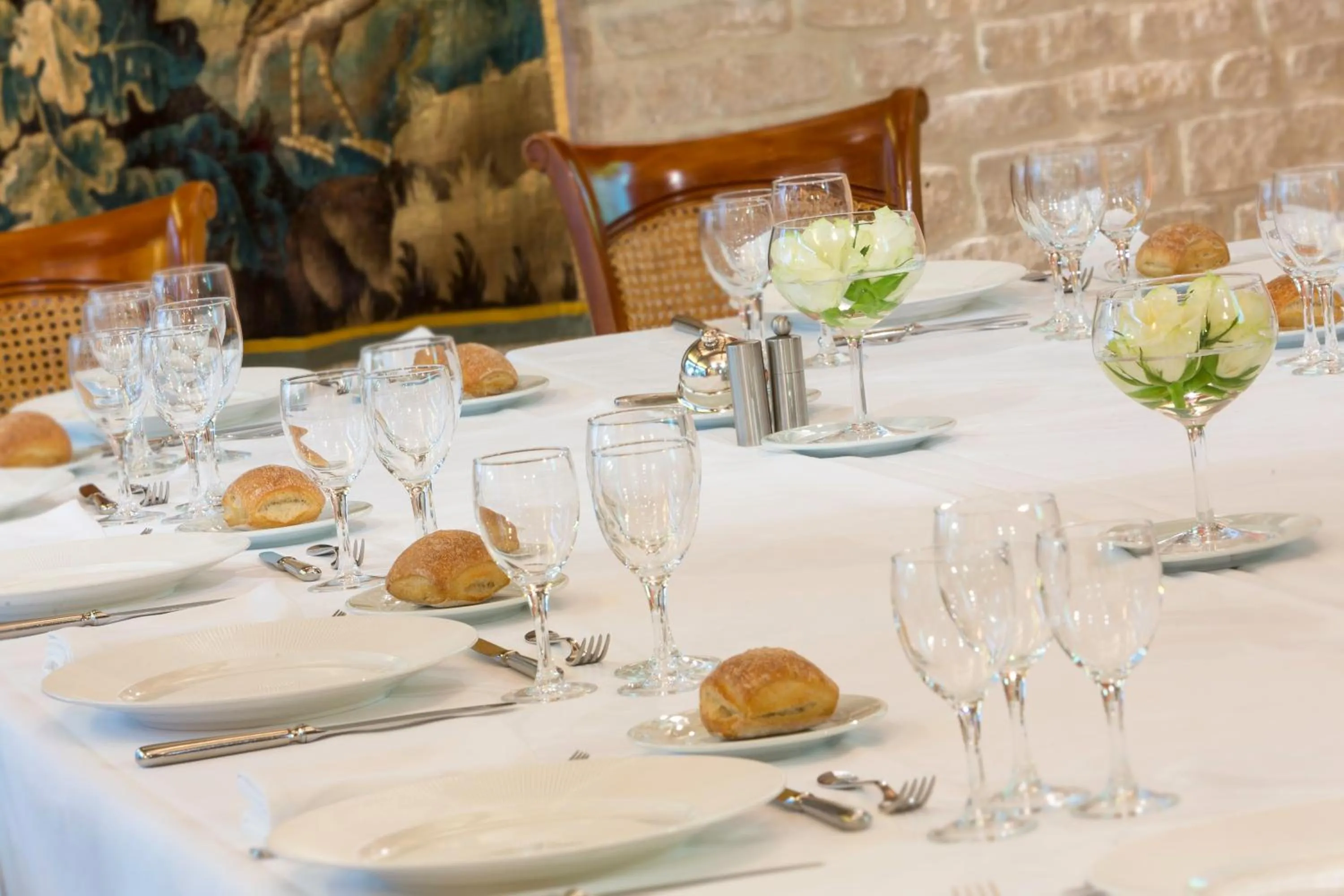 Banquet/Function facilities in Logis Hôtel Restaurant Le Dauphin et Le Spa du Prieuré