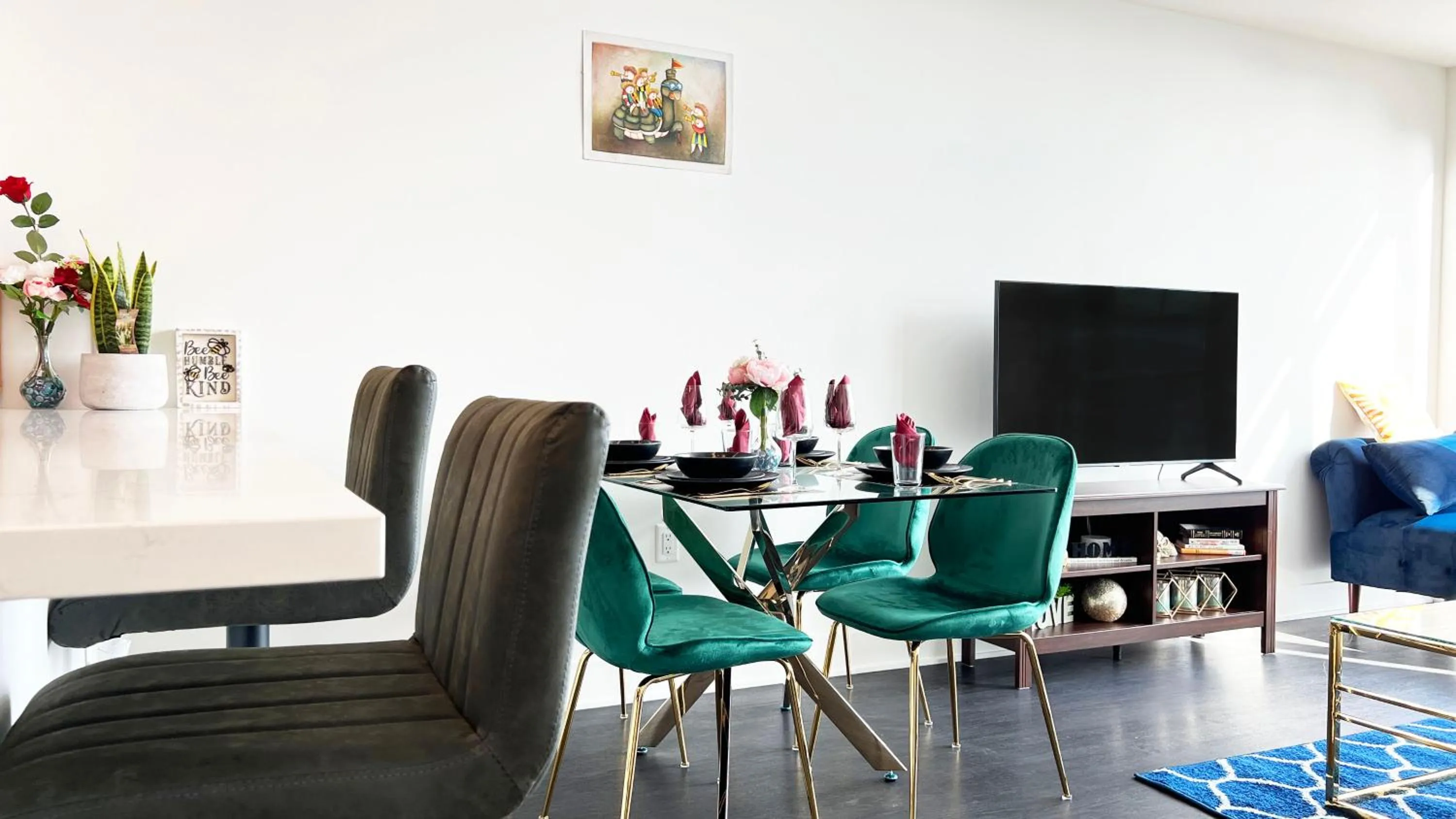 TV and multimedia in Sky-Rise Apartments