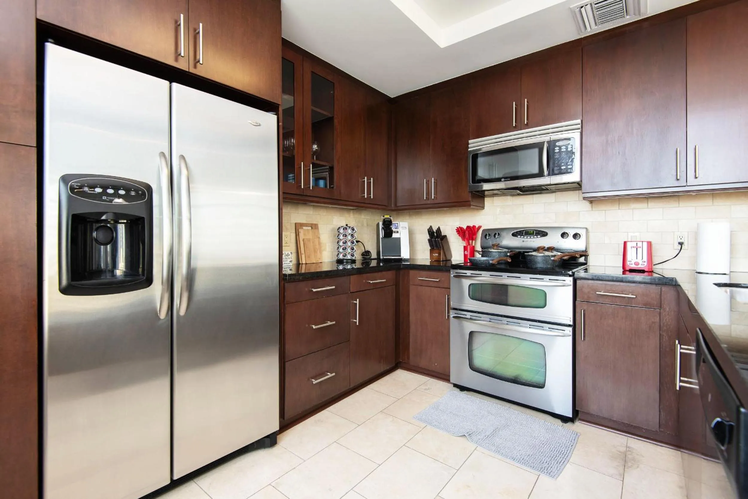 Coffee/tea facilities in Sky-Rise Apartments