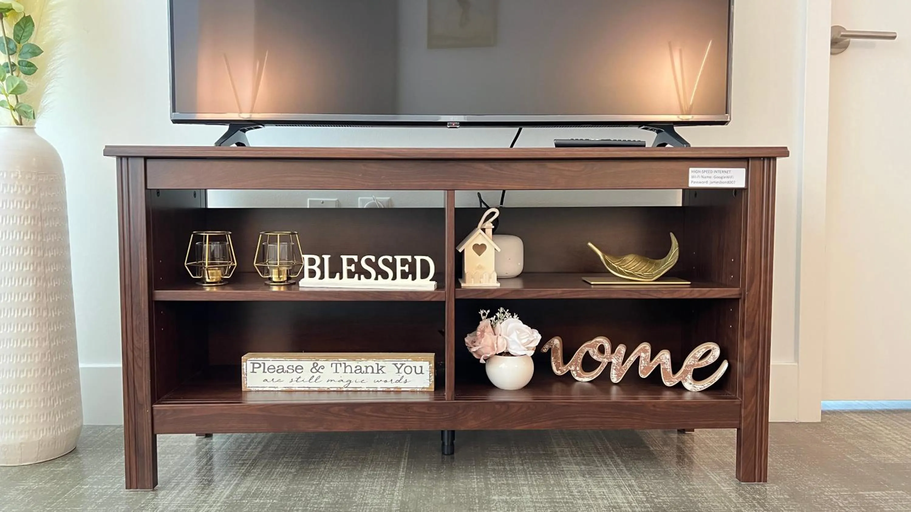 TV and multimedia in Sky-Rise Apartments